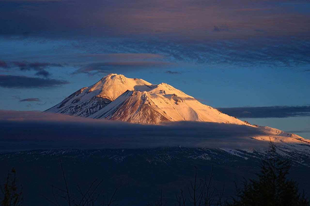 Free Mount Shasta & Mount Fuji Image