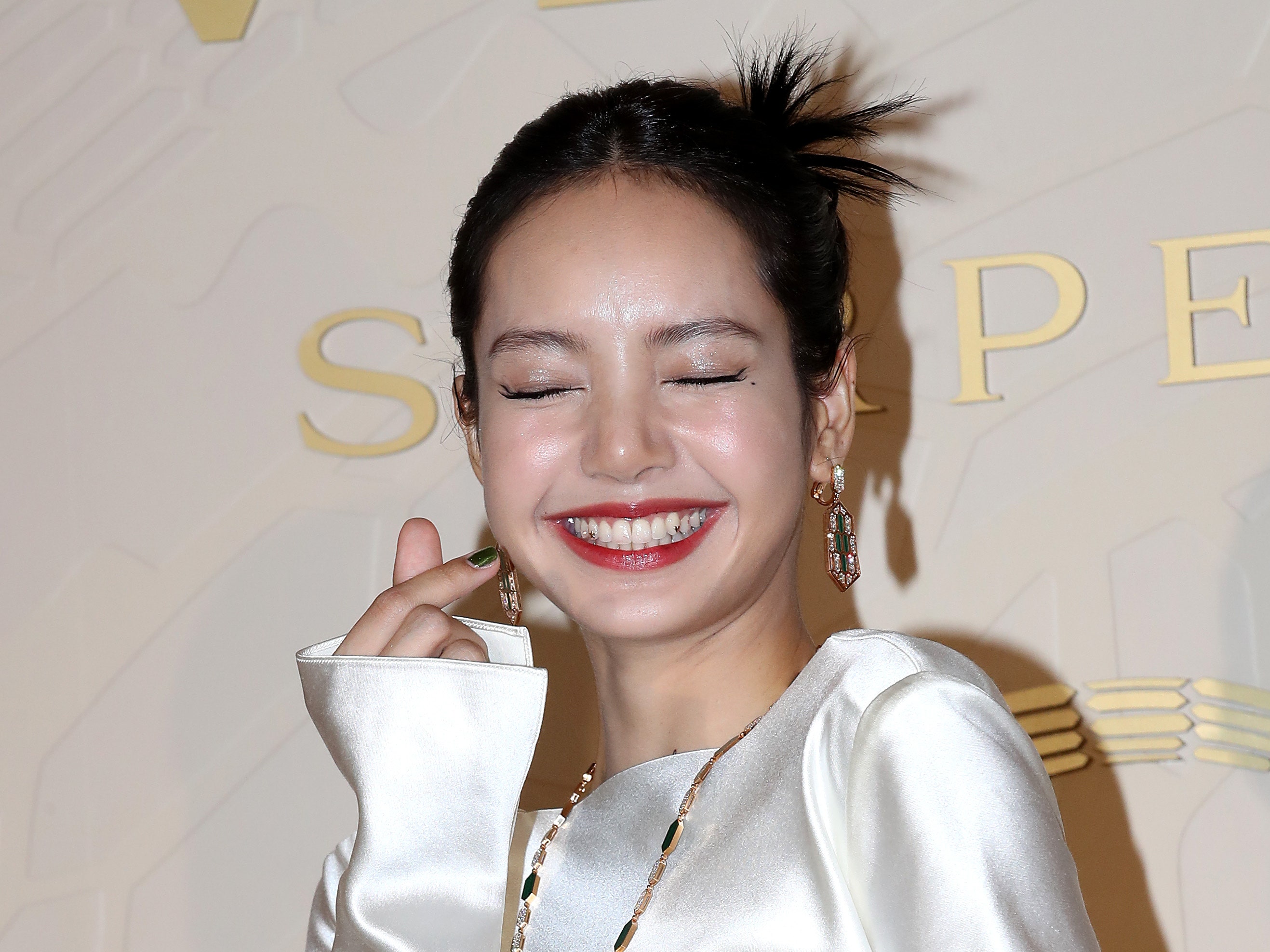 BLACKPINK's Lisa Gave Belly Chains Her