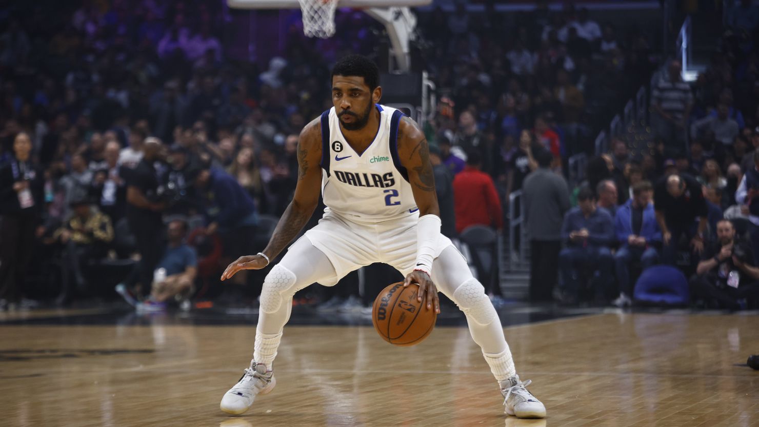 Kyrie Irving helps Dallas Mavericks to