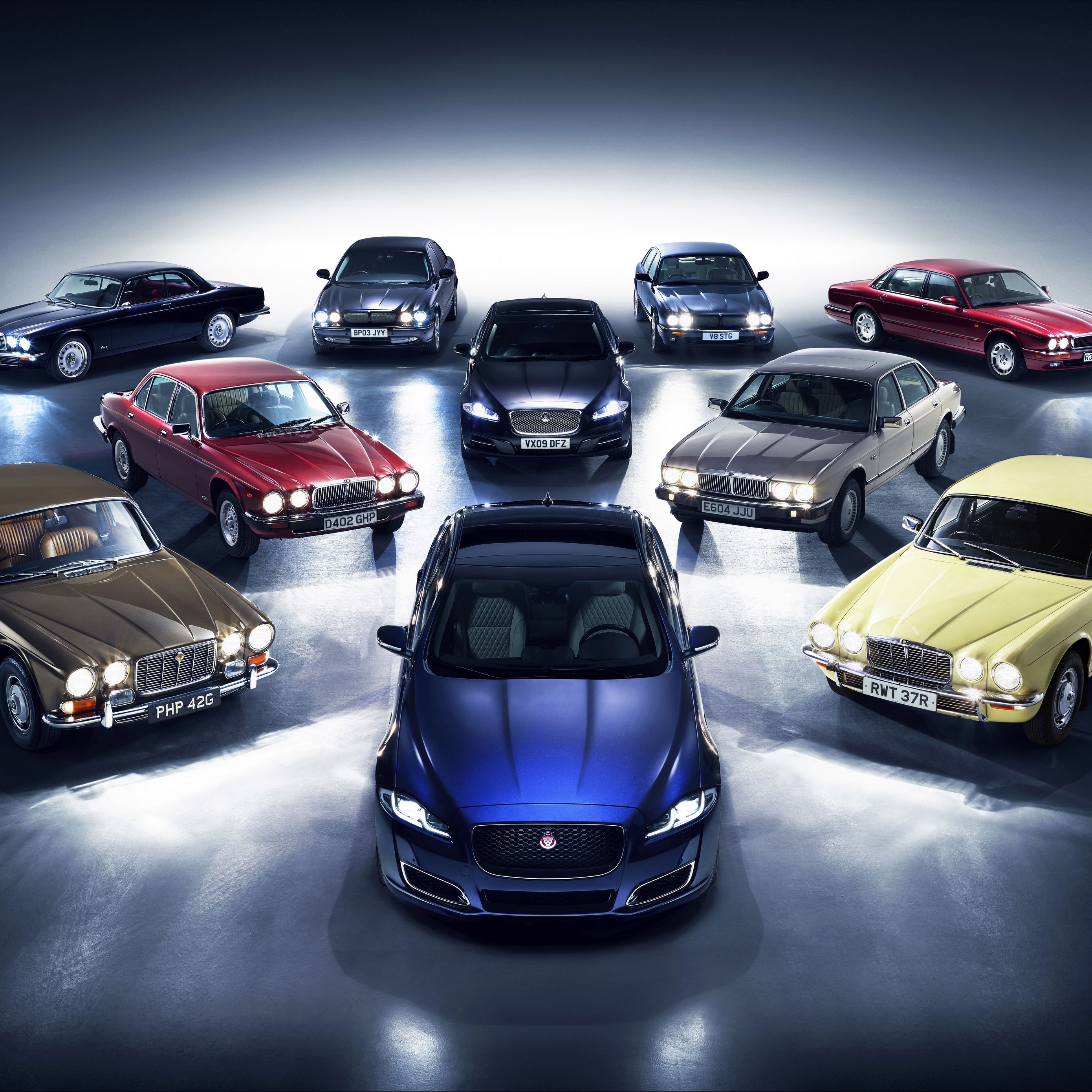 Download wallpaper 2780x2780 jaguar xj