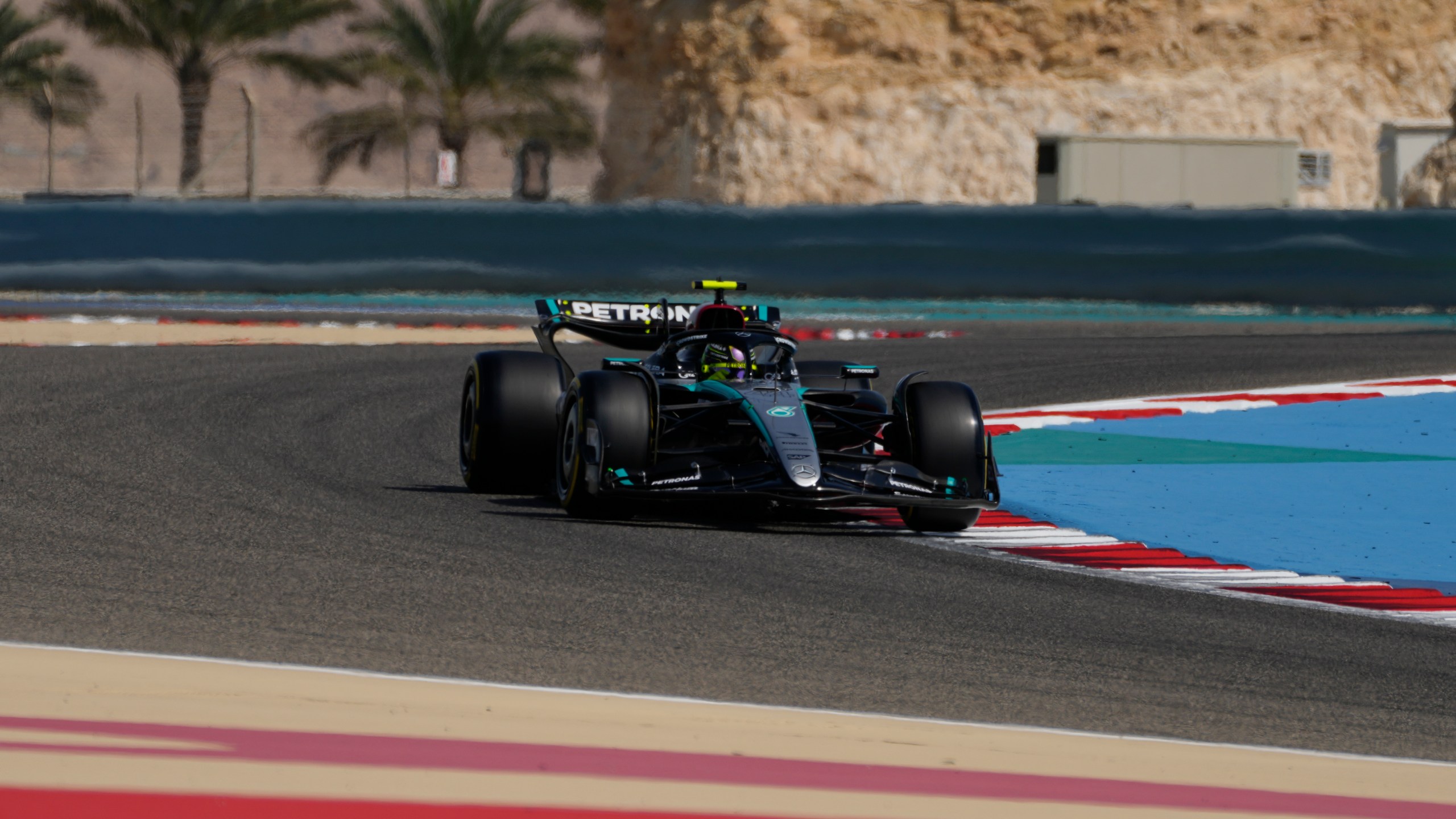 Lewis Hamilton will stay focused