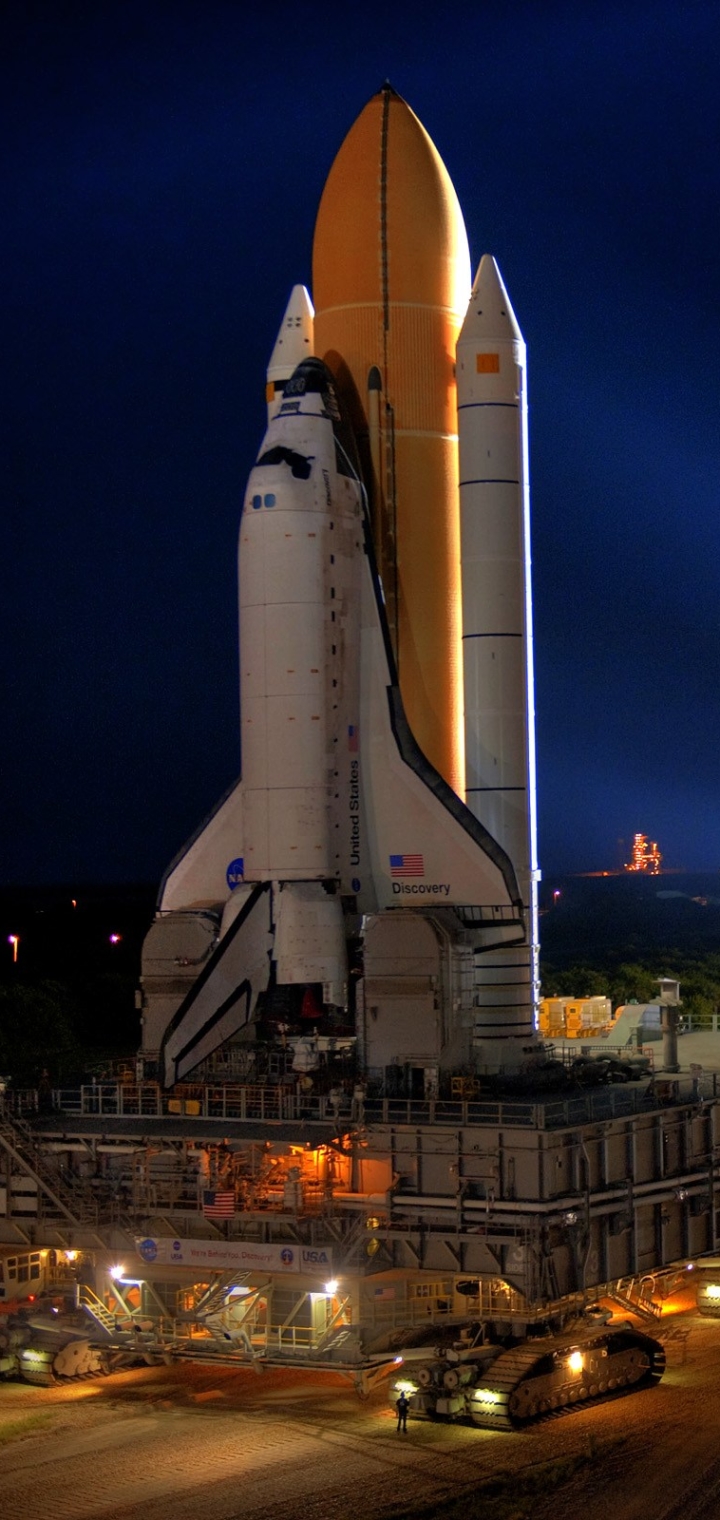 Space Shuttle Discovery iPhone Wallpaper