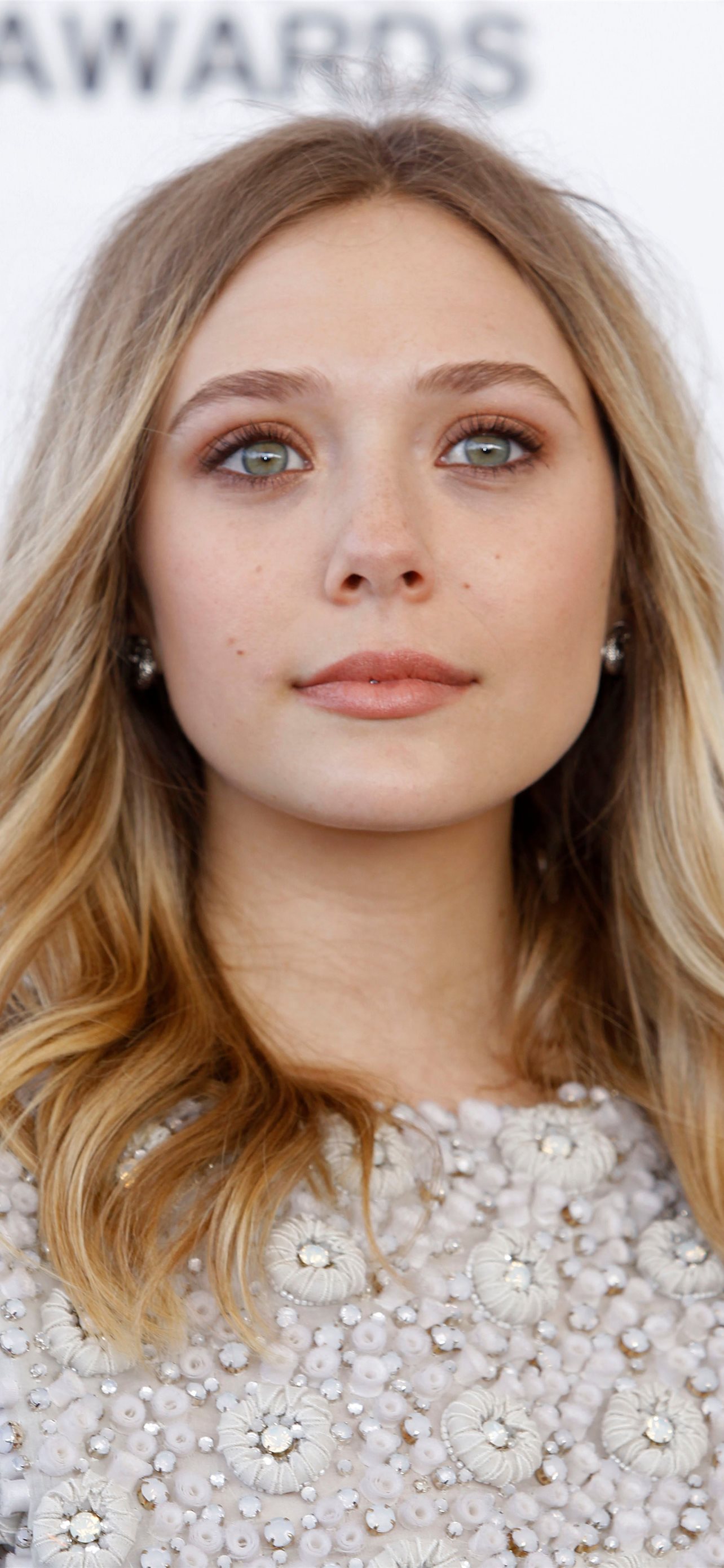 Elizabeth Olsen HD iPhone Wallpaper