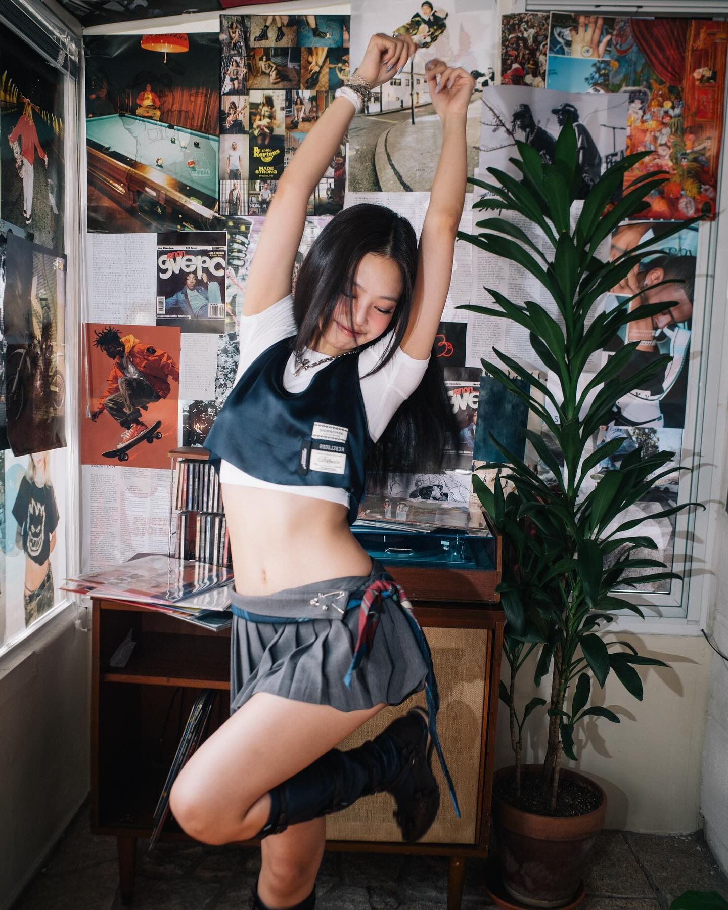 JENNIE 'SPOT!' M V Behind Shoot