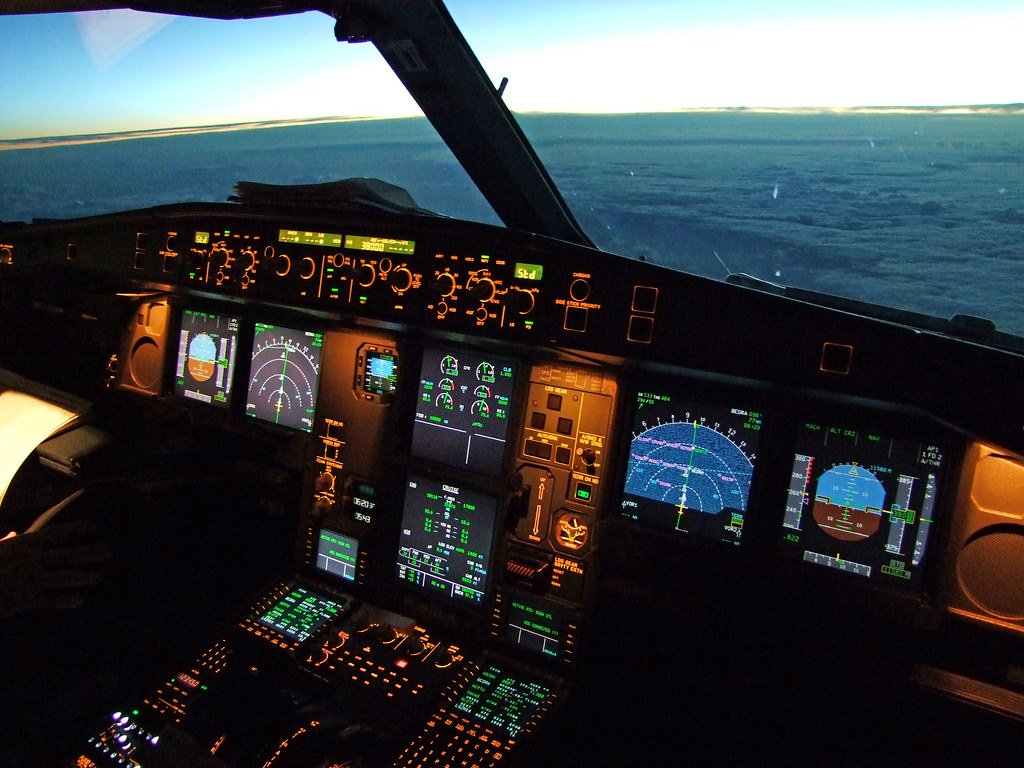 SWISS Airbus A330 300 Flightdeck
