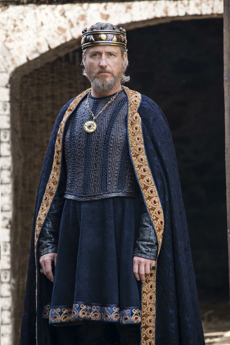 Vikings: Linus Roache as King Ecbert