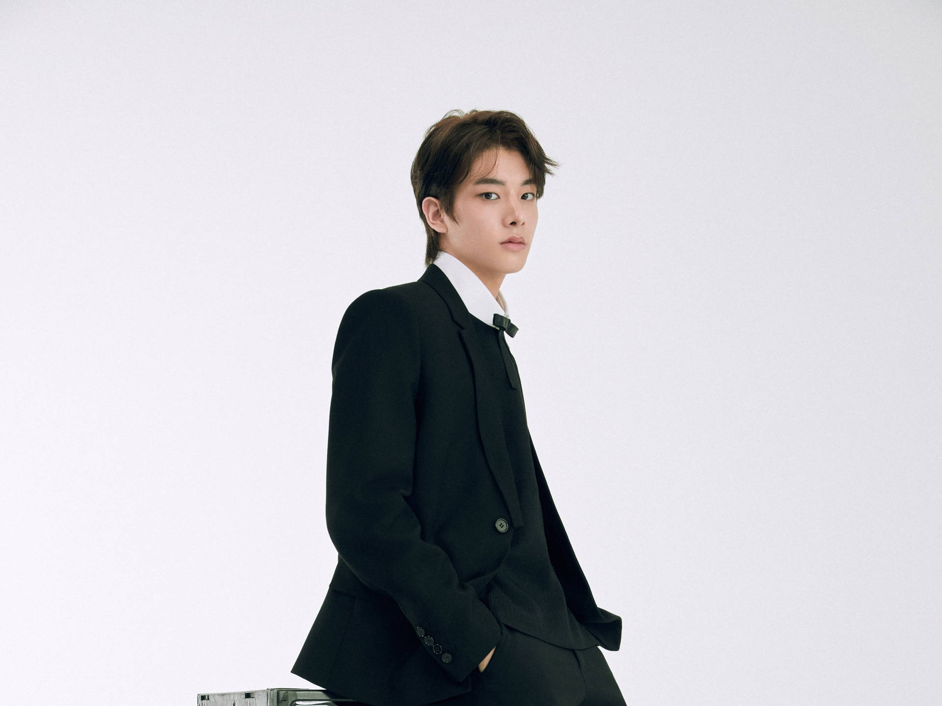 White Enhypen Aesthetic Wallpaper