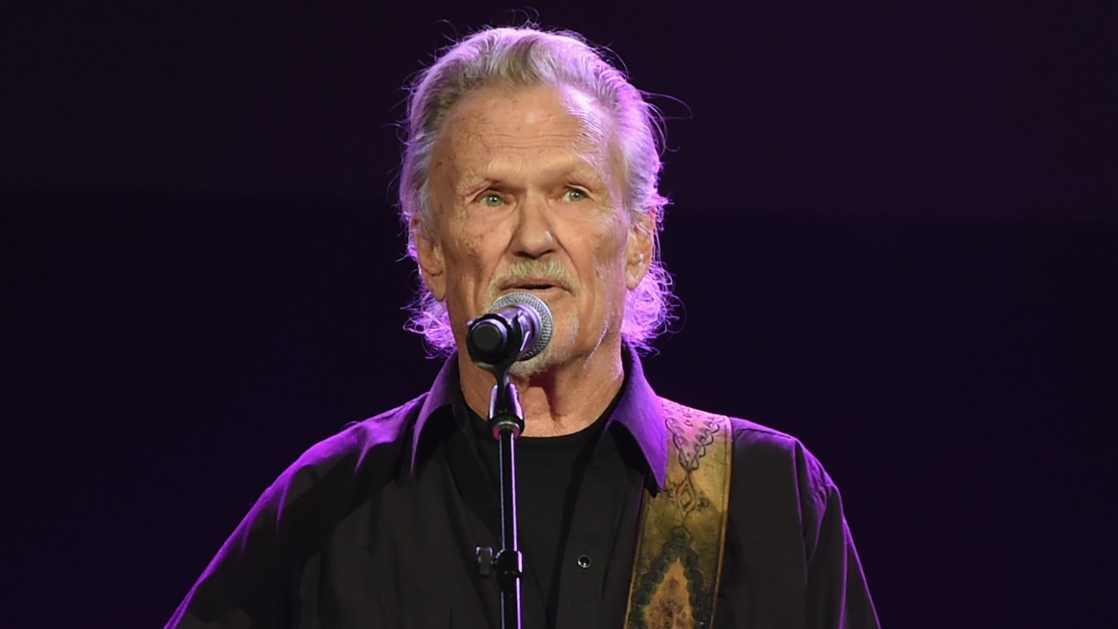 Music Singer Kris Kristofferson Dead
