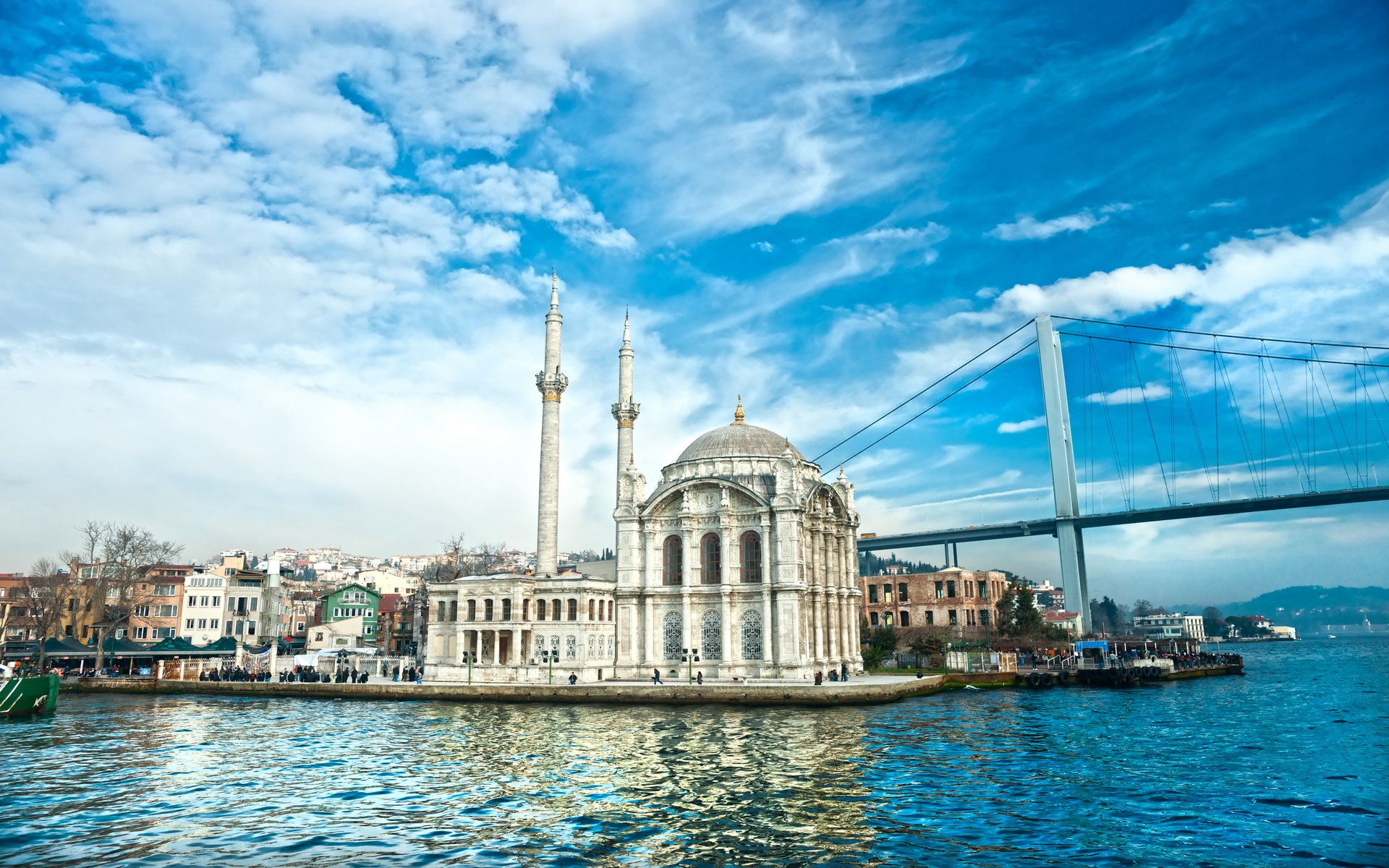 Istanbul's Majestic Beauty: HD Wallpaper