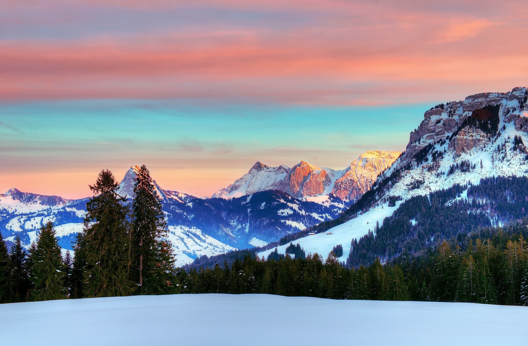 Stunning HD Wallpaper of the Swiss Alps
