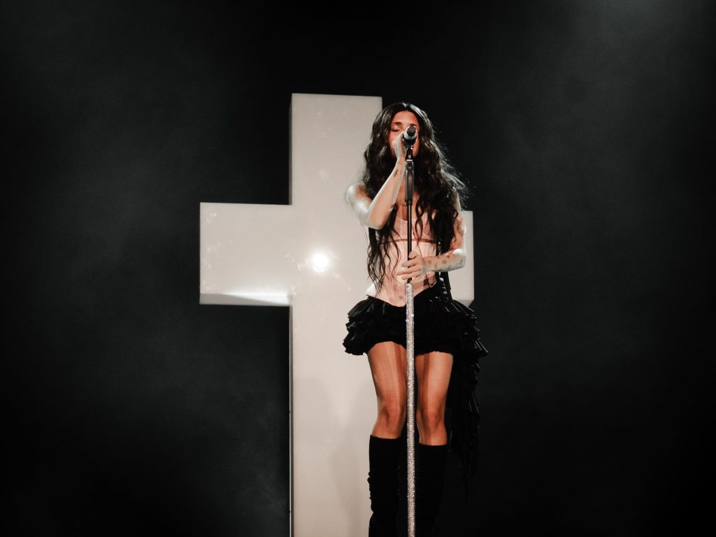 Nessa Barrett Performs at the House