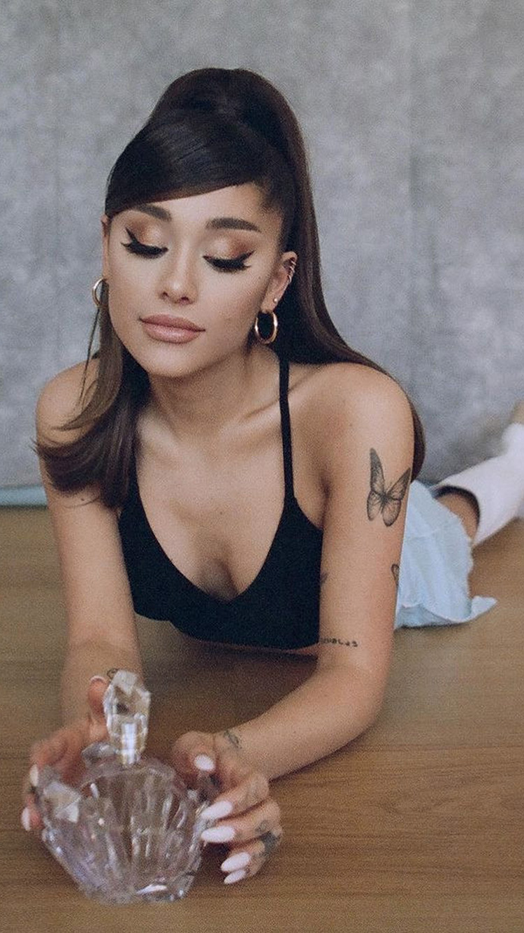 Ariana Grande Girl Music Wallpaper