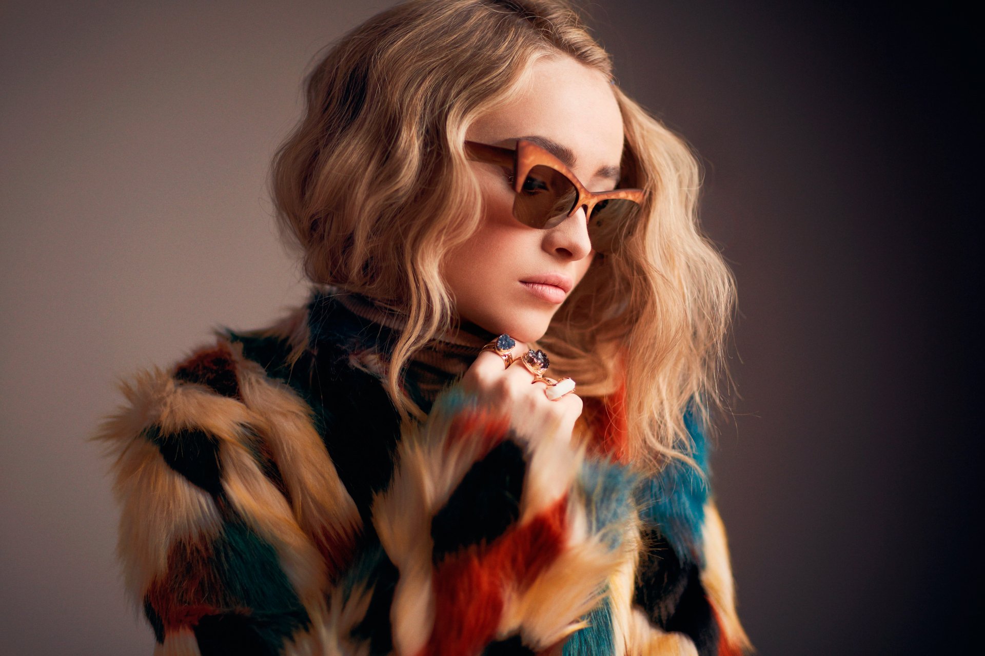 Sabrina Carpenter: Stylish 4K Ultra HD