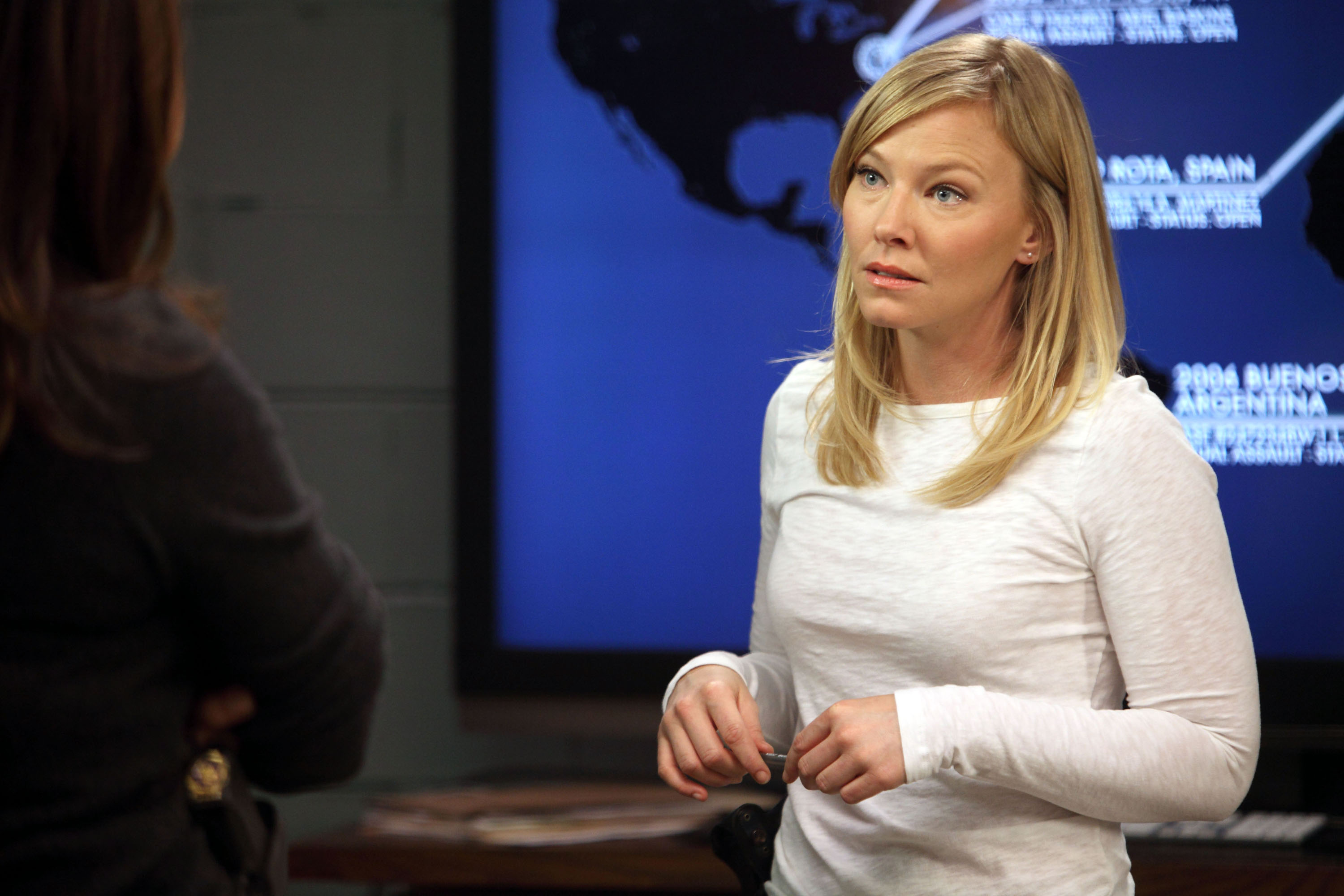 Kelli Giddish as Amanda Rollins in Law