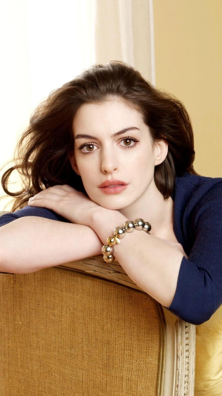 Anne Hathaway HD Wallpaper APK
