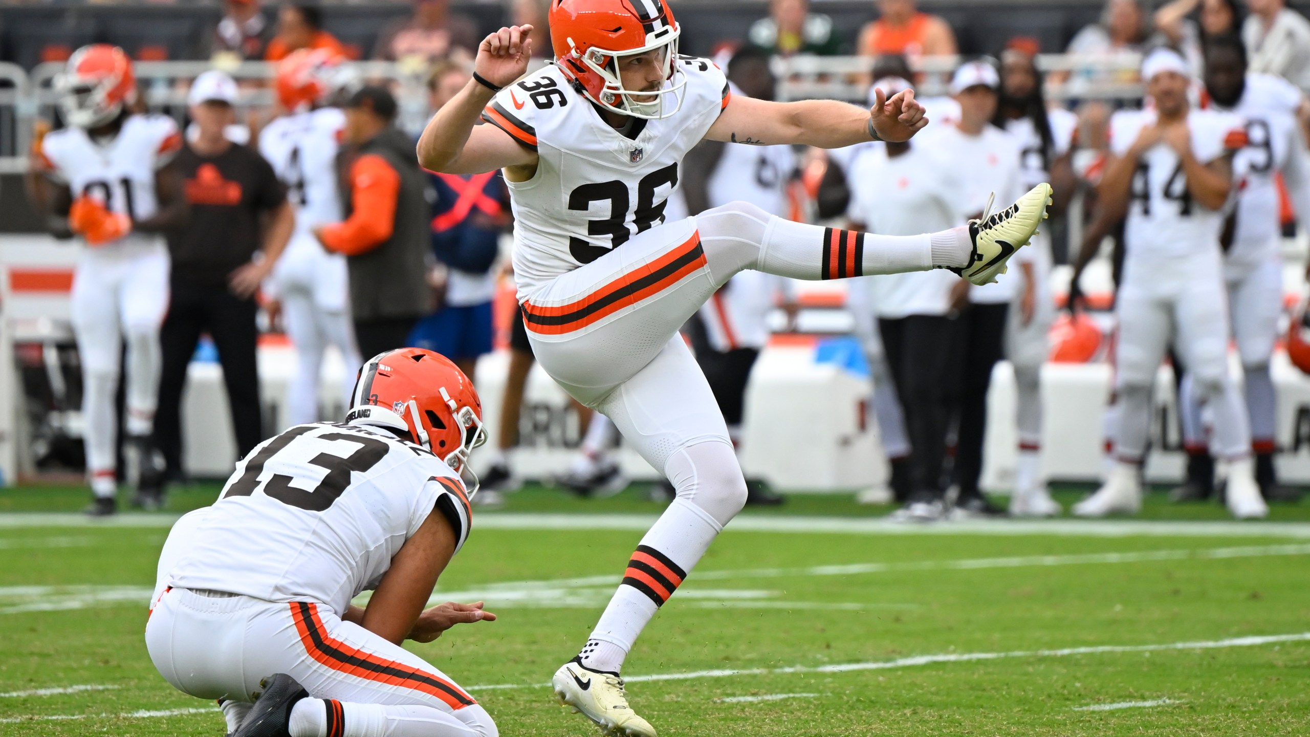 Browns trading kicker Cade York to