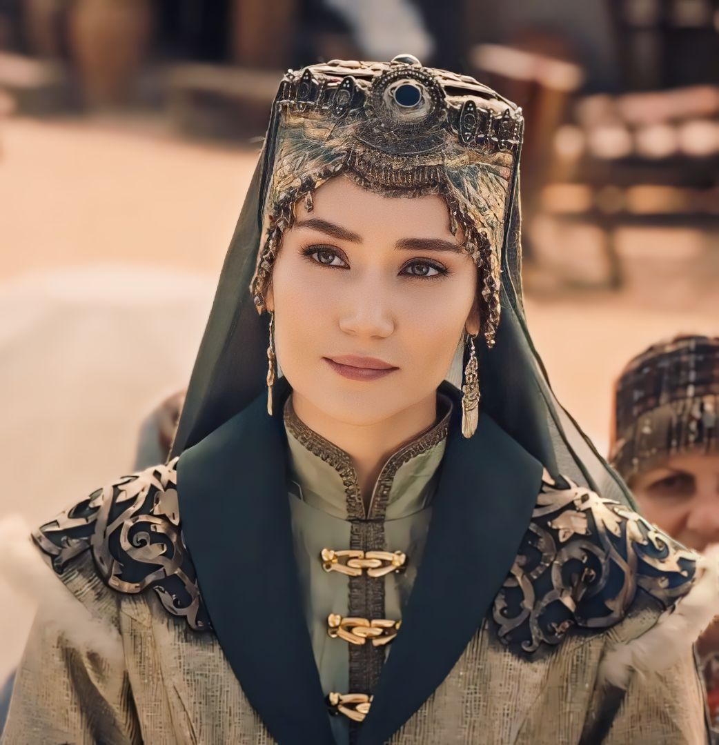 elcim hatun her green outfit