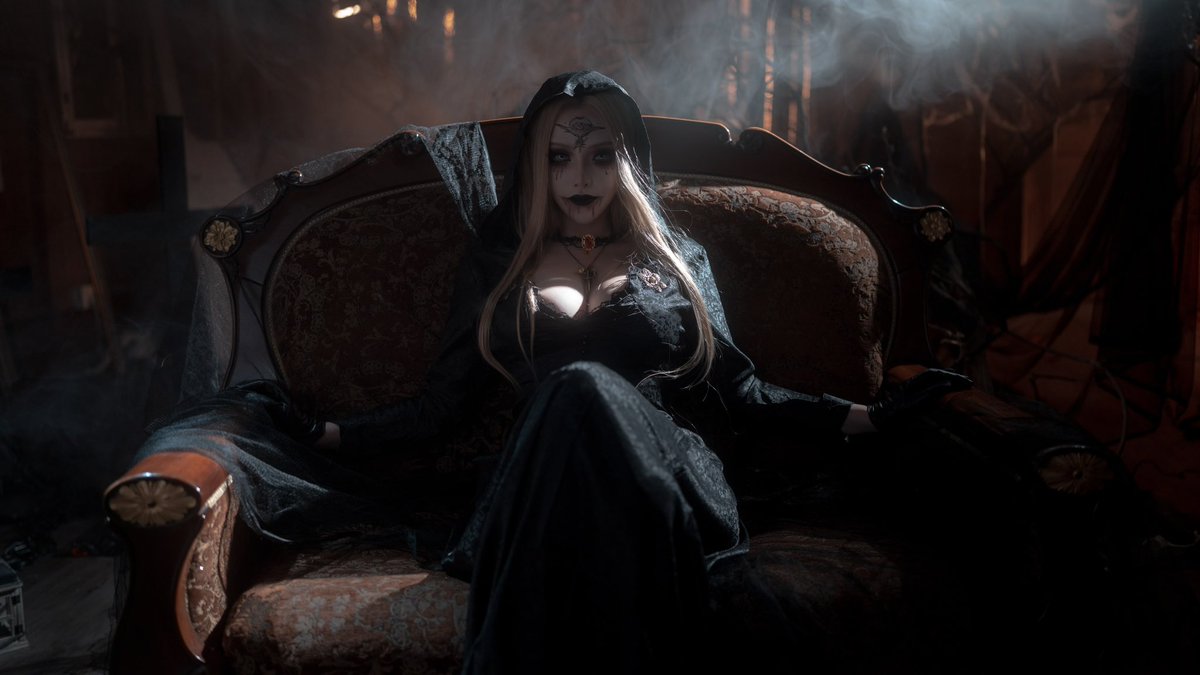 REVillage Bela Dimitrescu