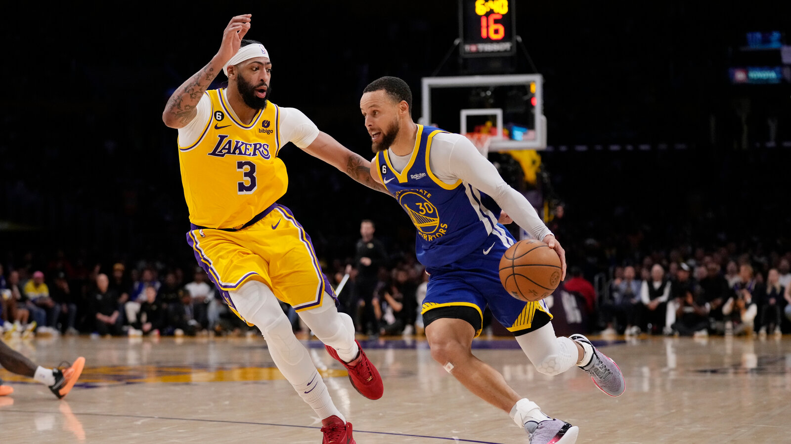 Golden State Falls to Lakers, Ending
