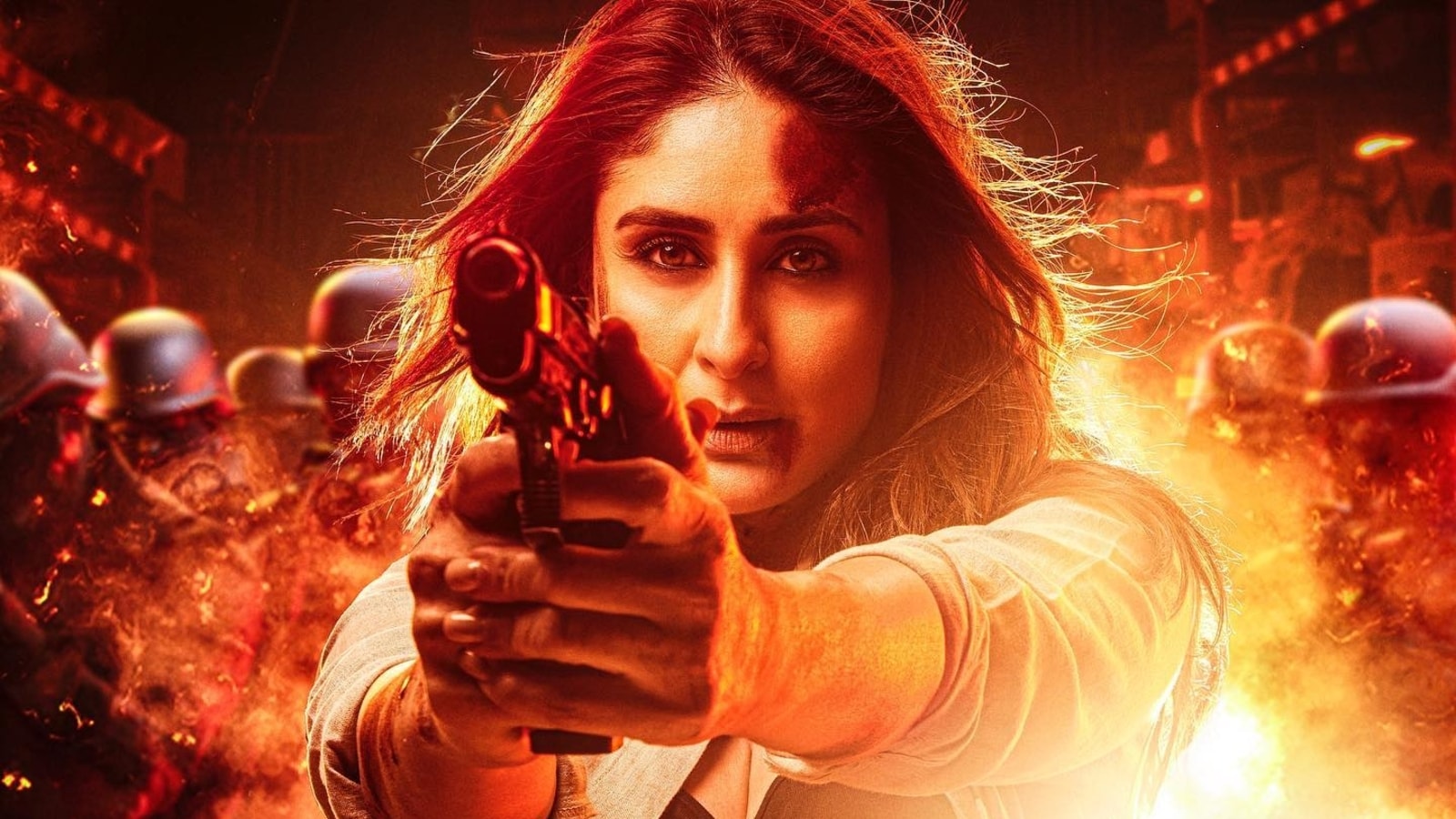 Kareena Kapoor looks intense as Akshay