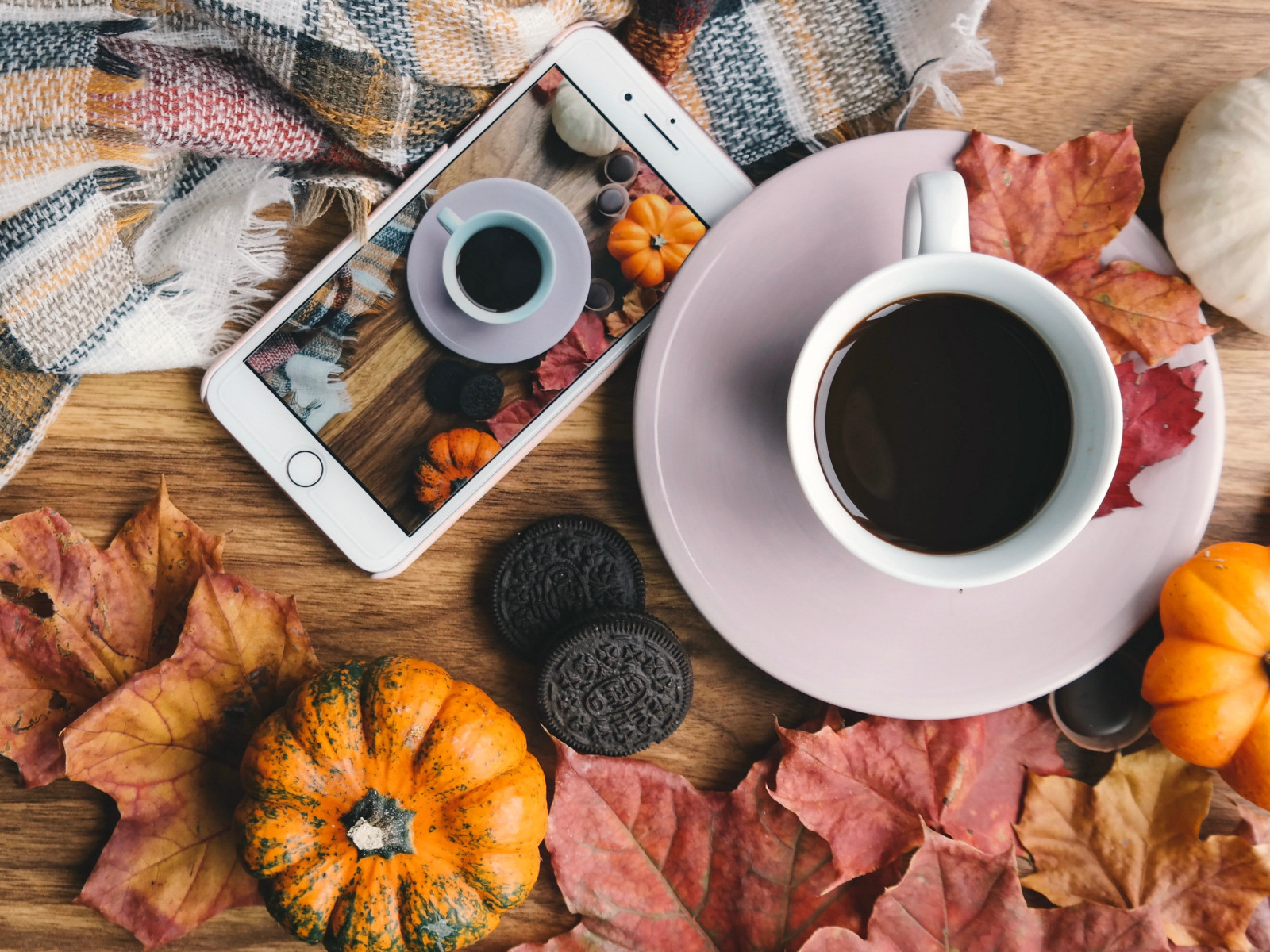 Autumn, coffee, pumpkins, leaves 1600x1200