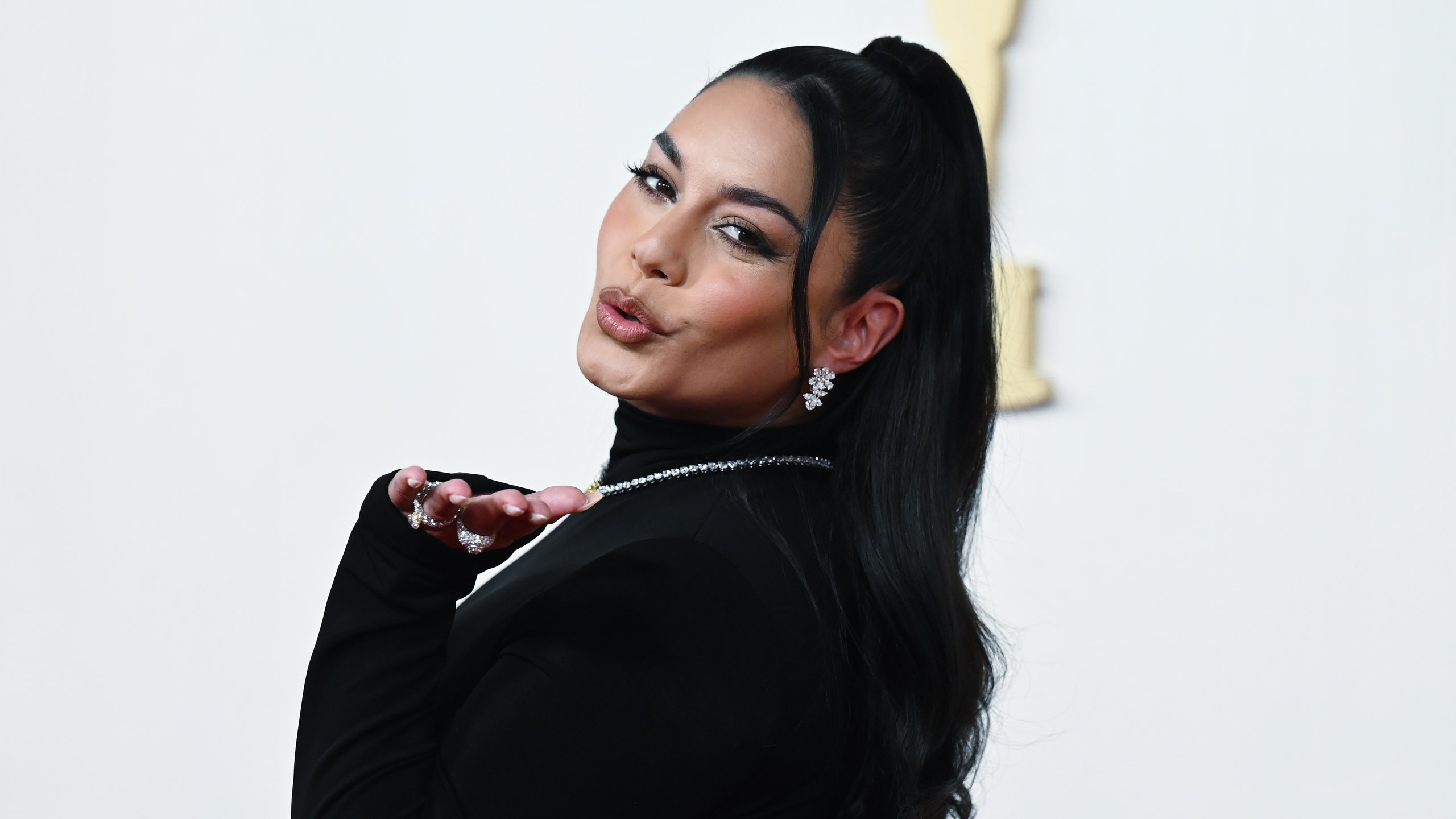 Baby Bump to Host the Oscars 2024