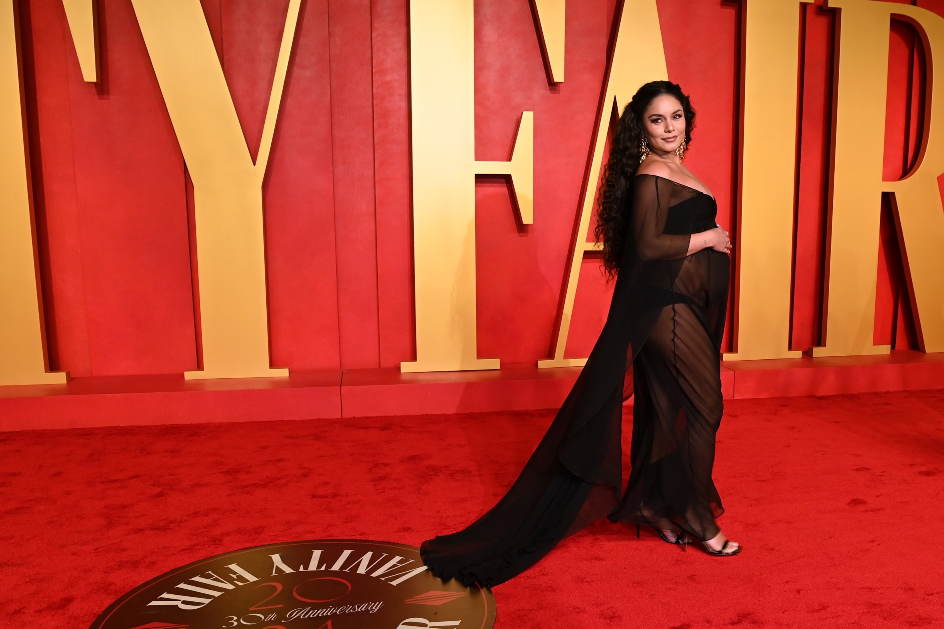 Vanessa Hudgens hits Vanity Fair red