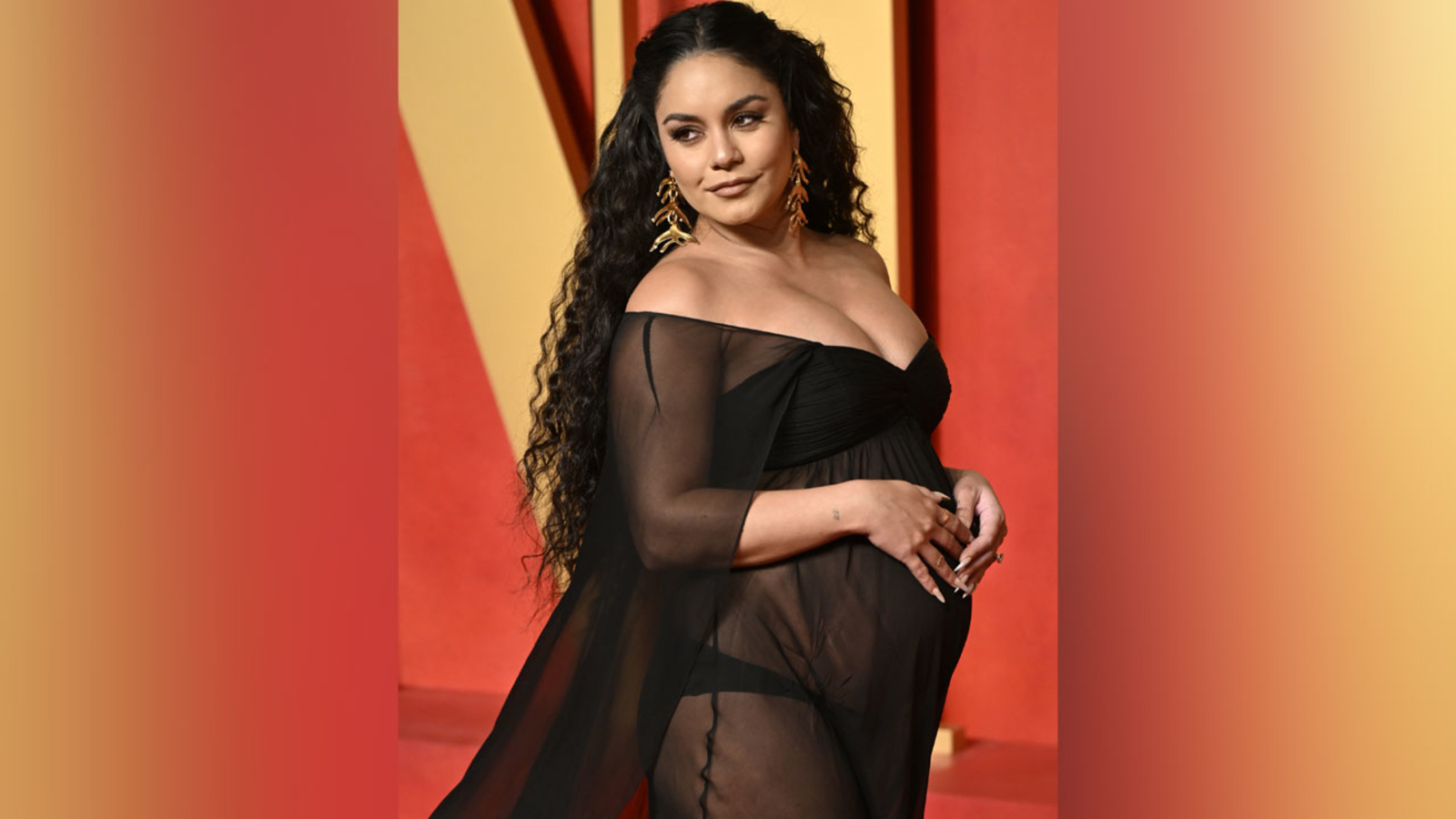 Vanessa Hudgens hits Vanity Fair red