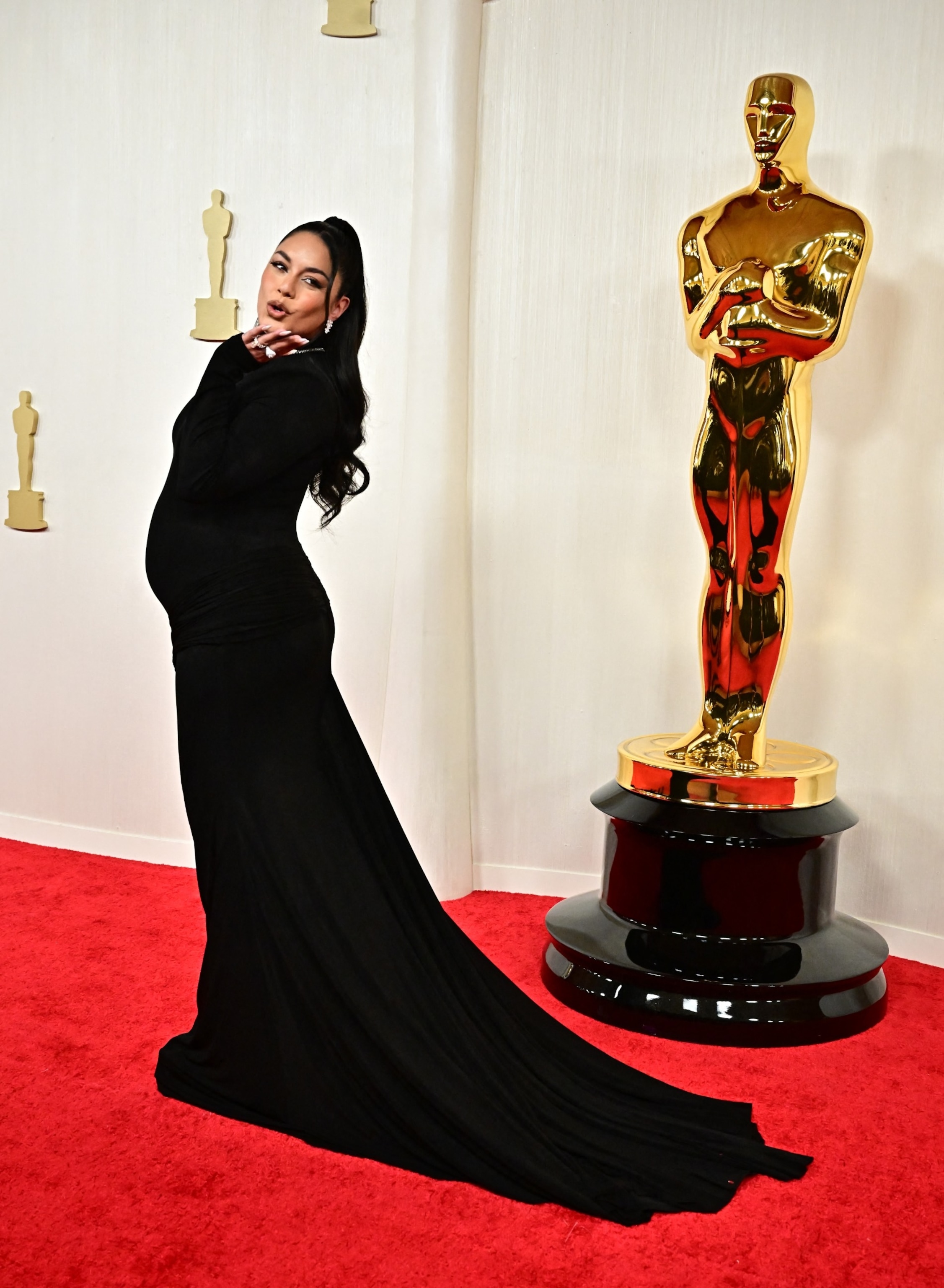 Oscars 2024: Vanessa Hudgens pregnant