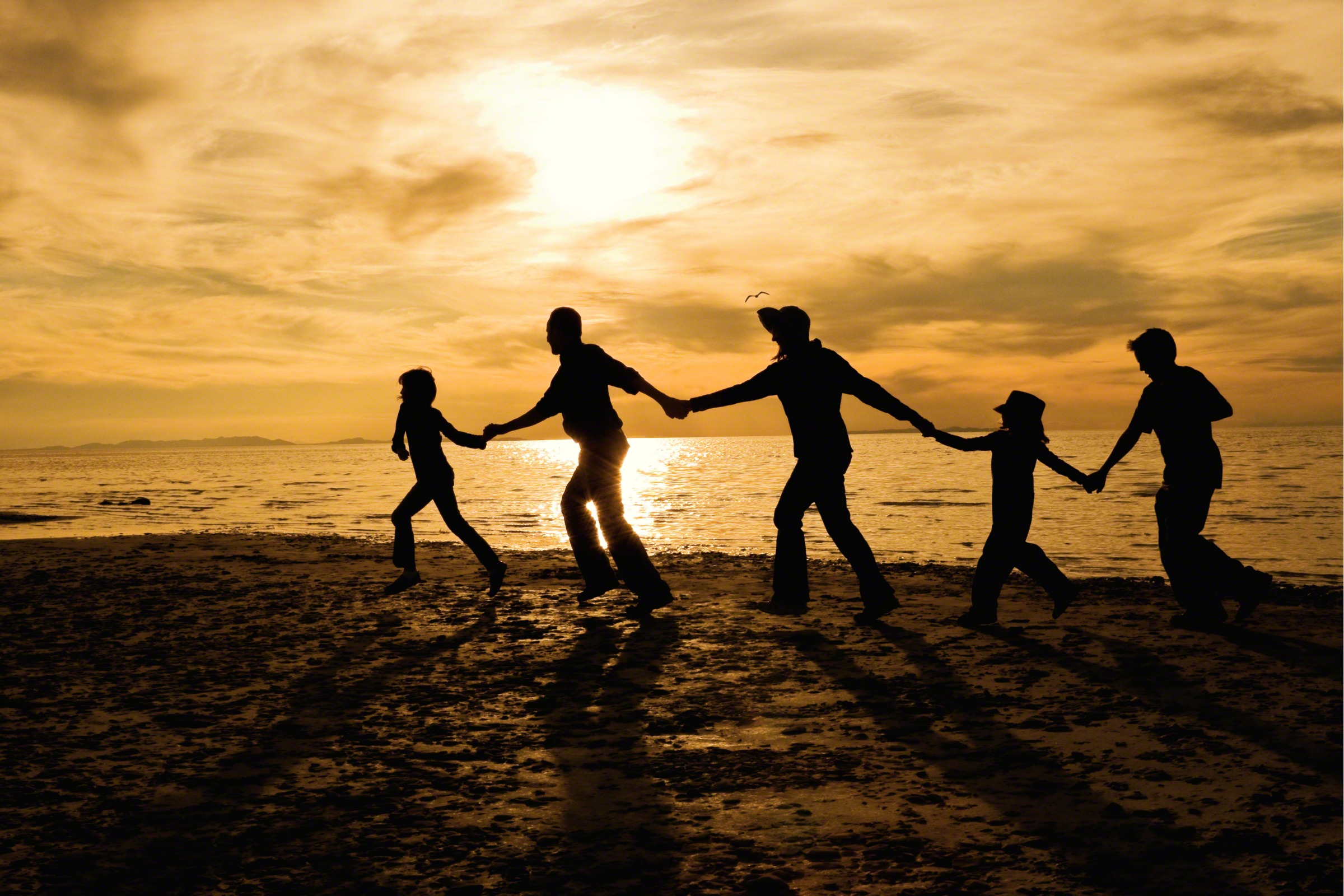 Family Silhouette On Beach 722634