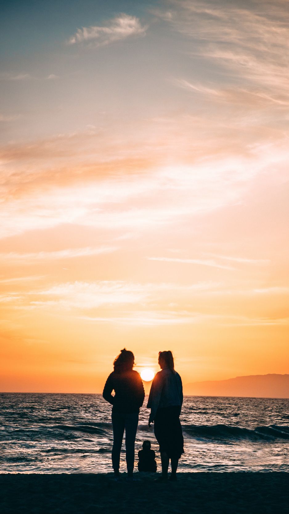 family, silhouettes, sea, shore