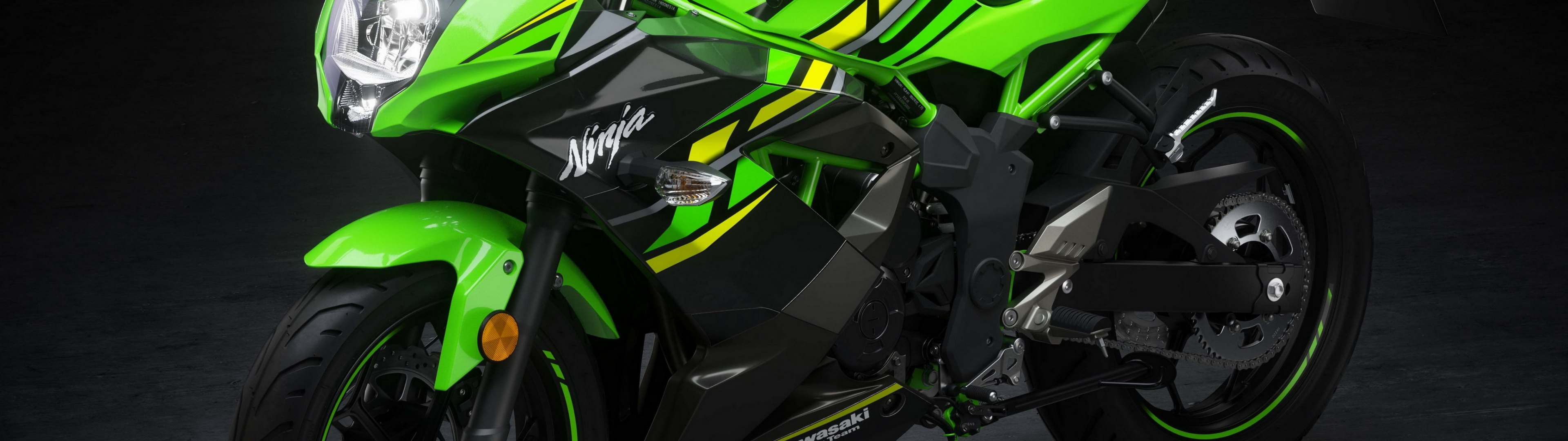 Kawasaki Ninja 125 Wallpaper 4K