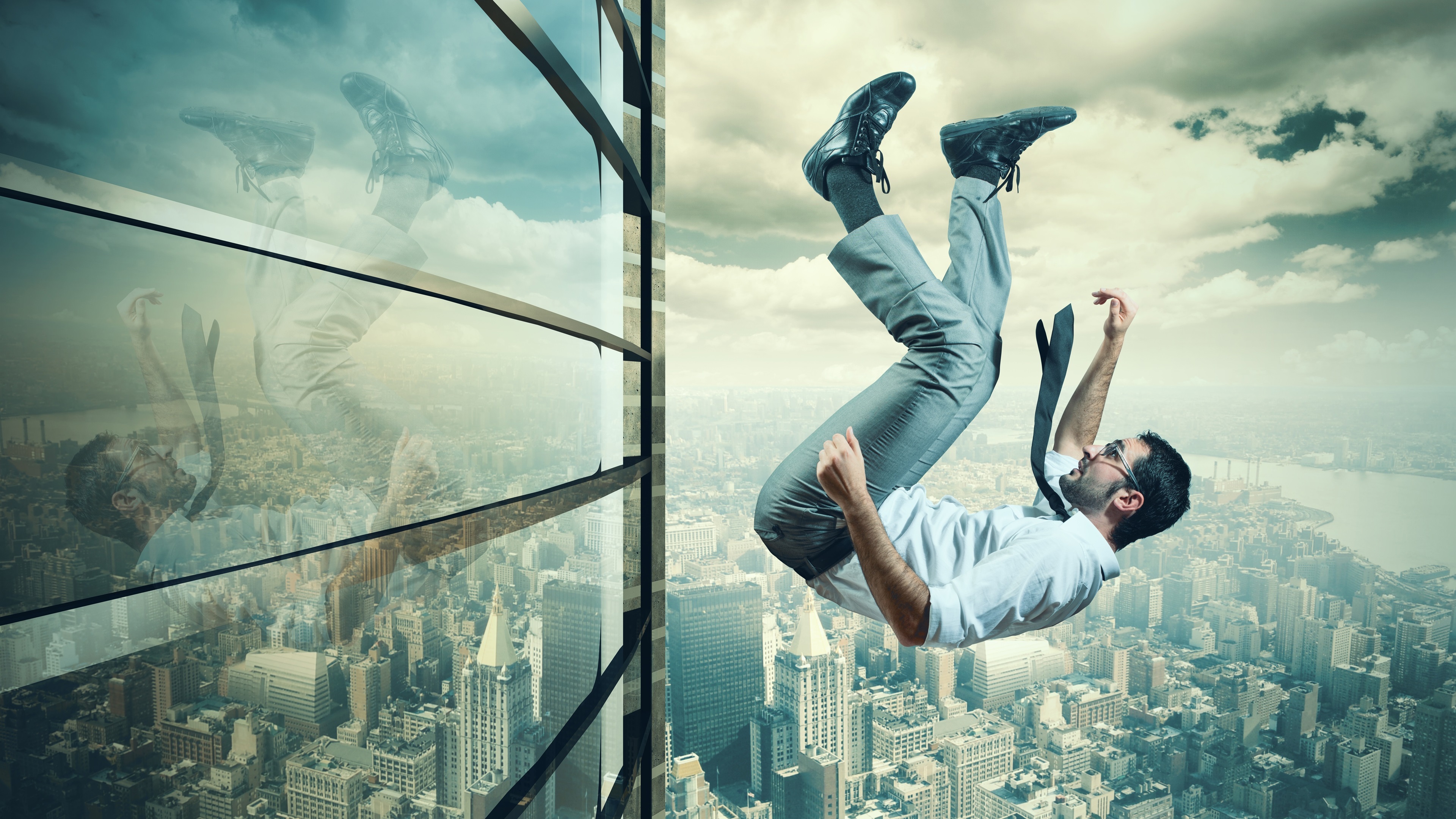 Wallpaper The man falling from the upstairs 3840x2160 UHD 4K Picture, Image