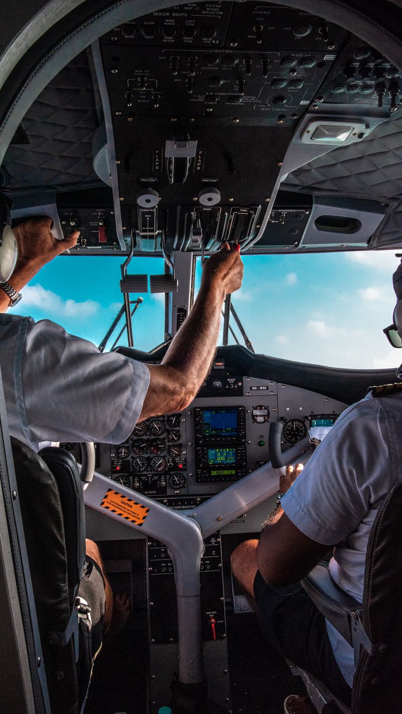 Download wallpaper 800x1420 airplane