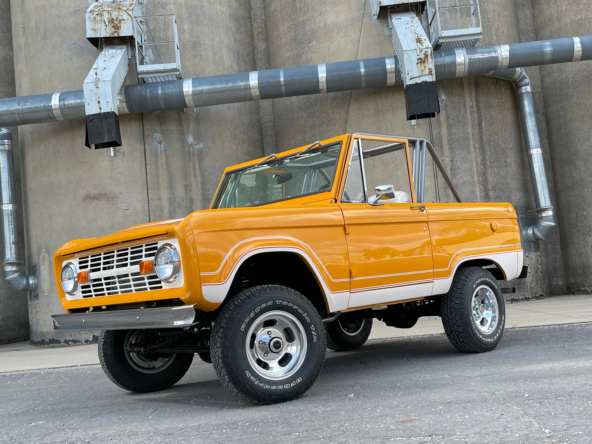 Ford Bronco. Ford Bronco