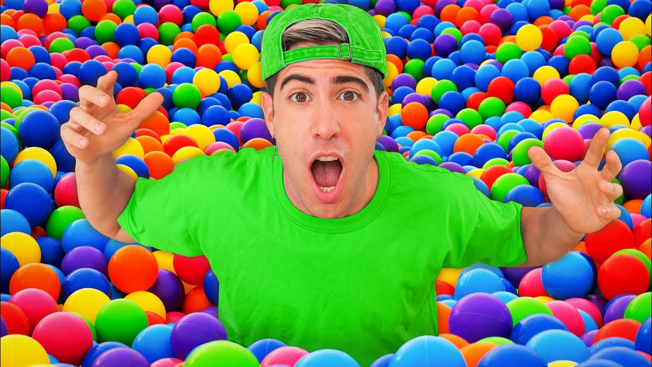 HORAS EN HABITACION LLENA DE PELOTAS