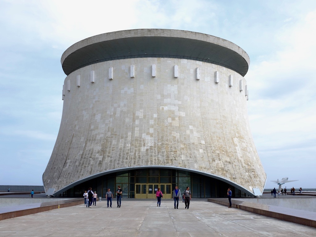 Volgograd: The Nazis Meet 'Mother