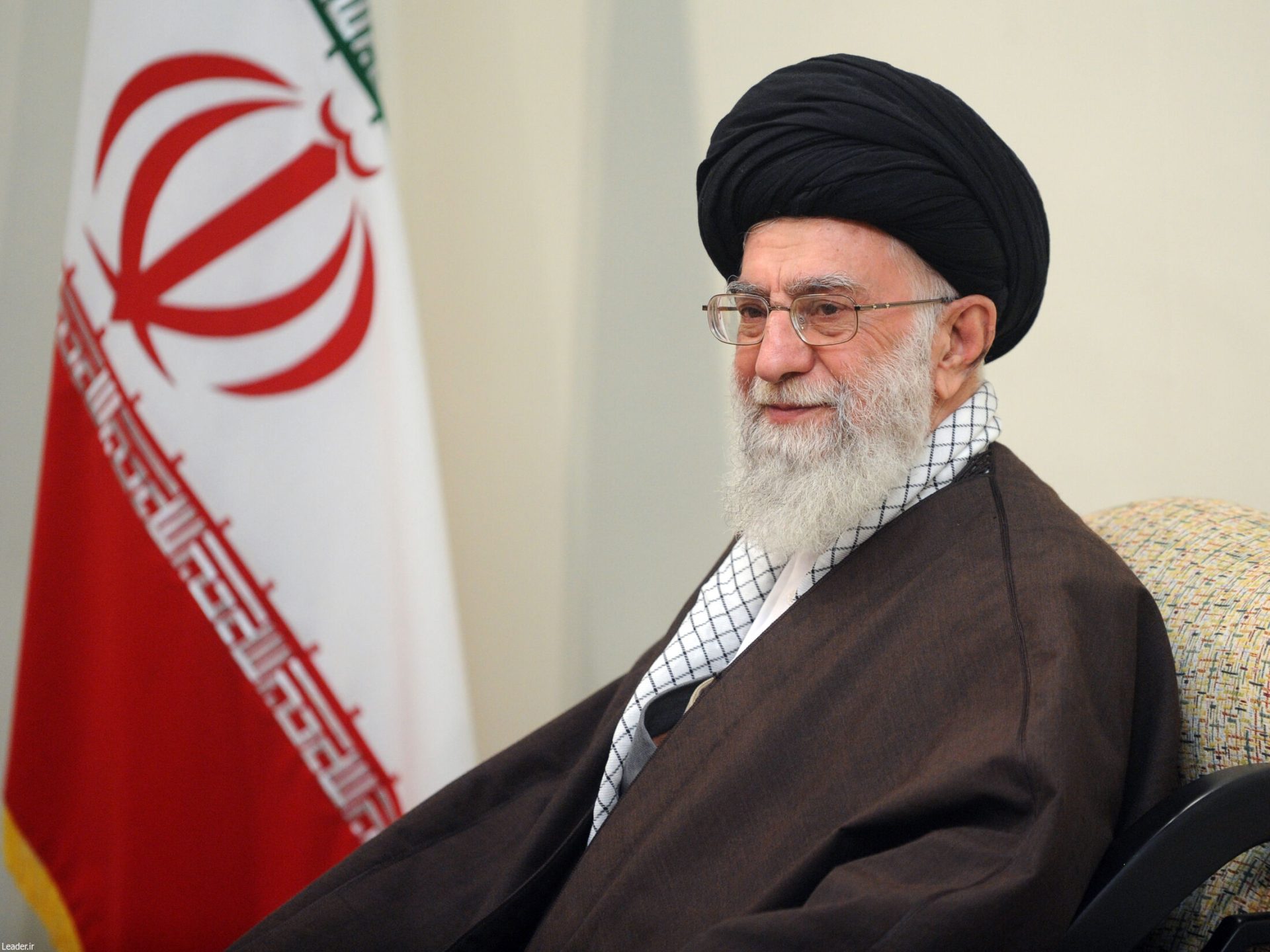 Ayatollah Khamenei: Young Elite Have