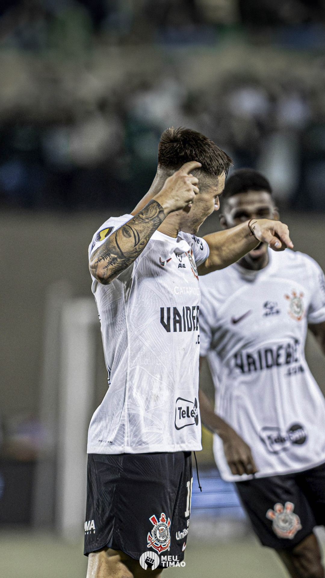 Rodrigo Garro comemorando gol contra o