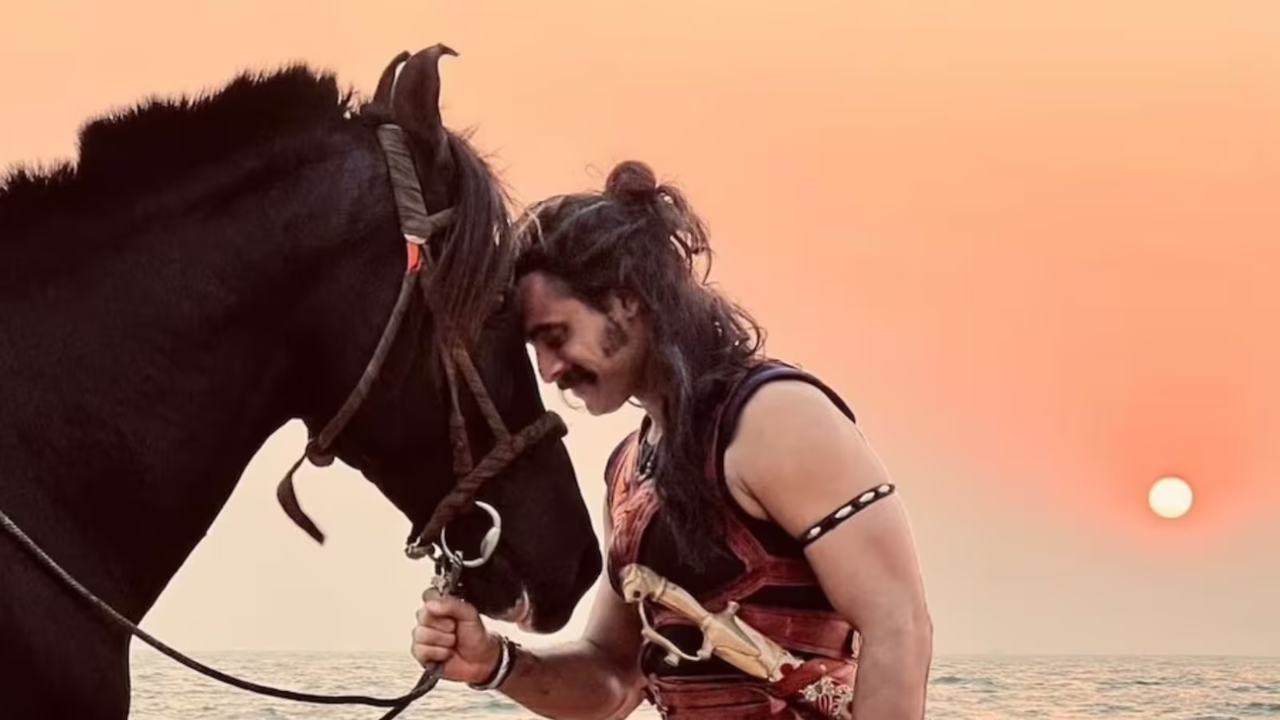 Ajayante Randam Moshanam (ARM) Review