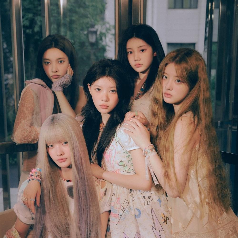 When did ILLIT (아일릿) release