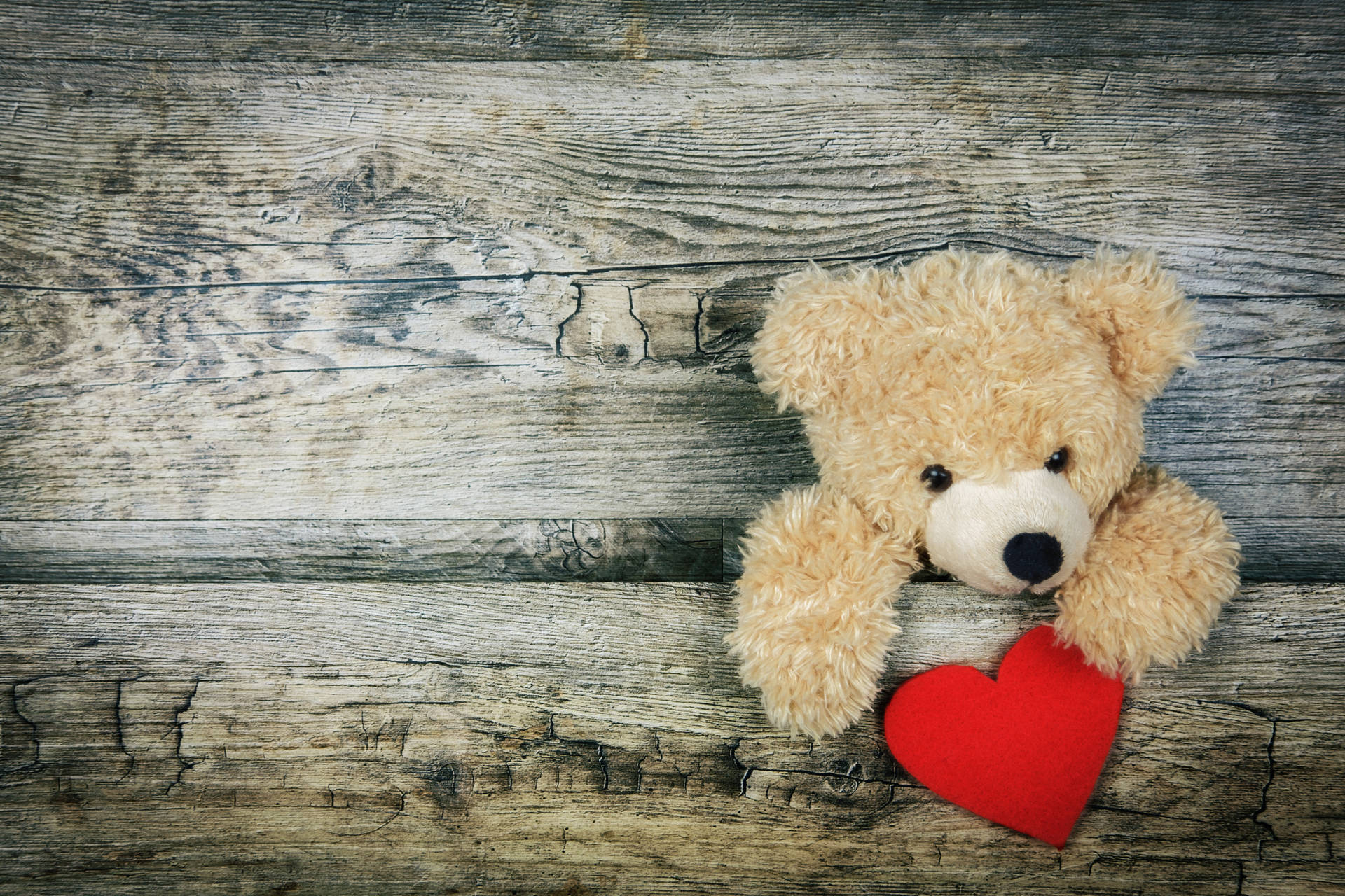 Teddy Bear With Heart Wallpaper