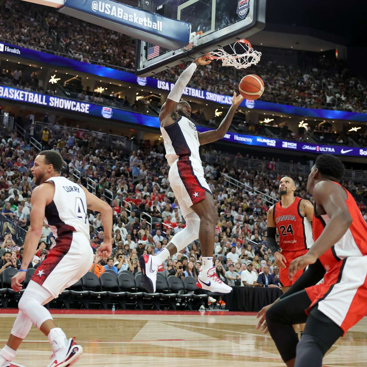 Steph Curry's Alley Oop To LeBron James