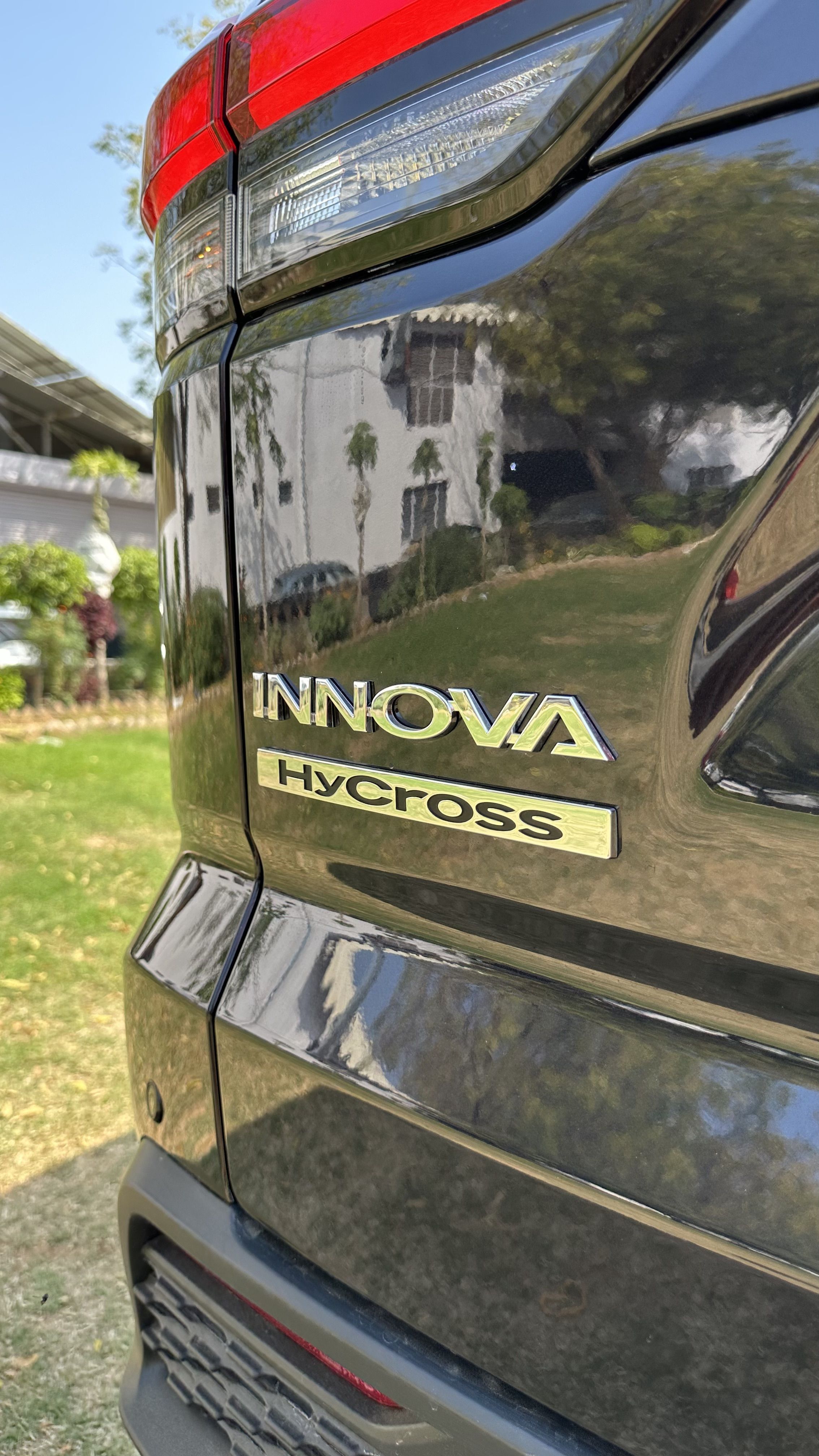 Toyota Innova HyCross ZX (O) Hybrid