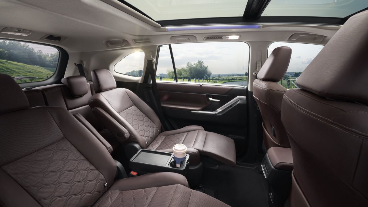 Toyota Innova Hycross Image