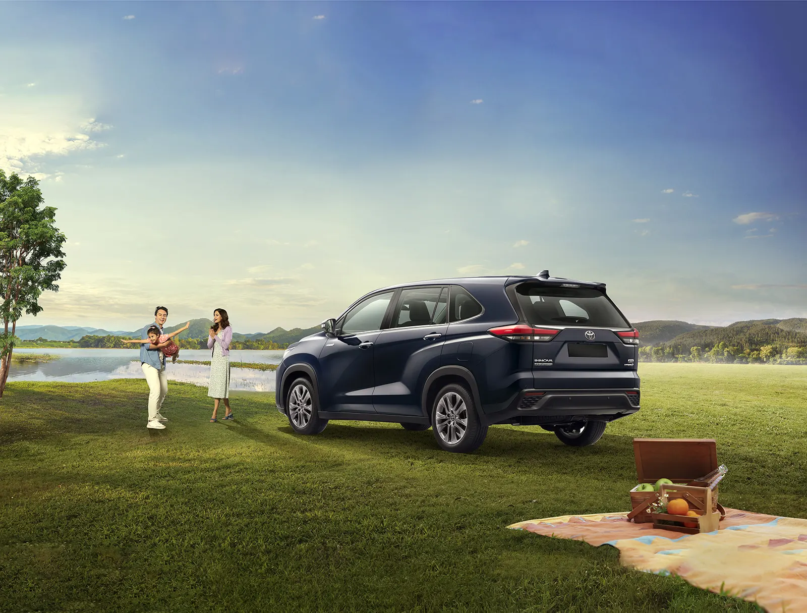 Showing 2023 Toyota Innova HyCross