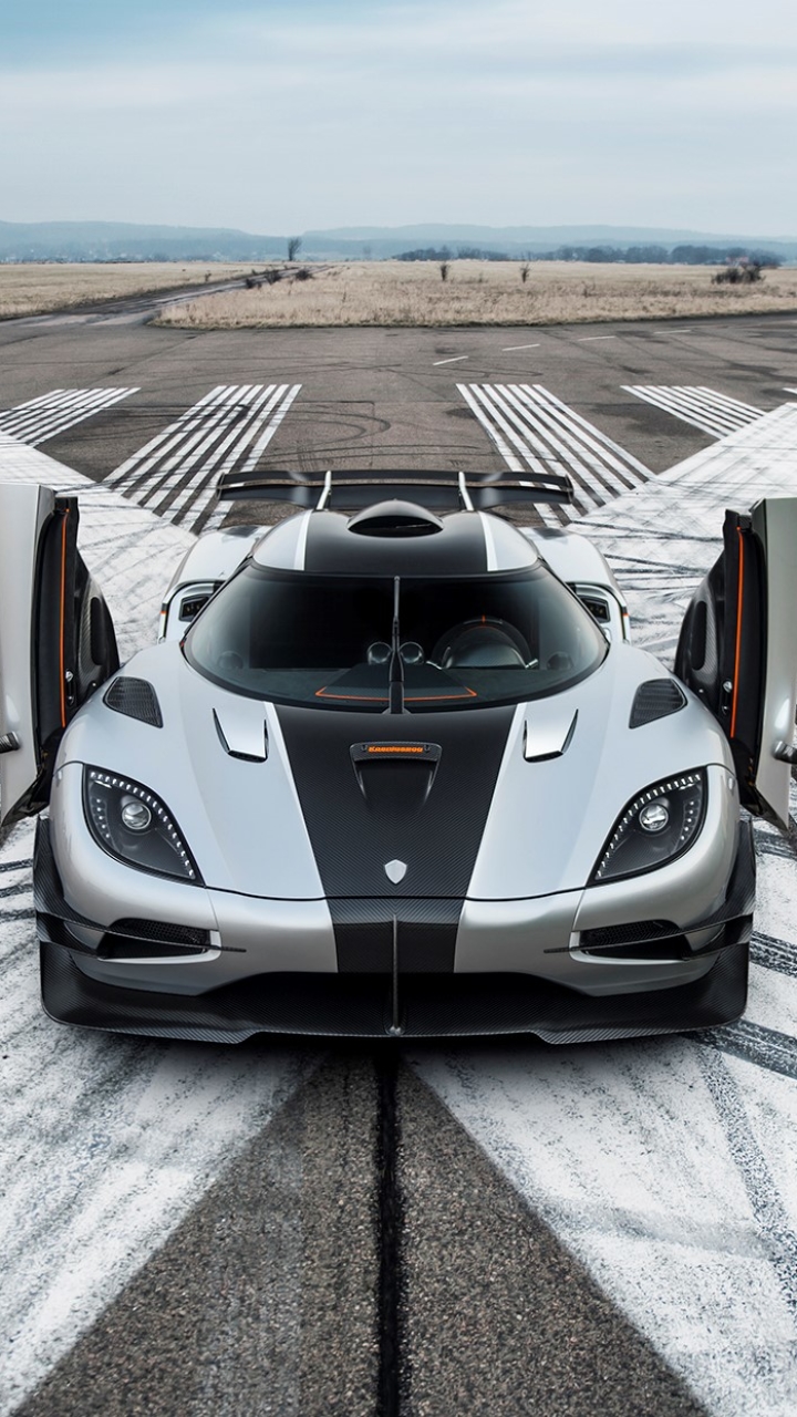 Vehicle Koenigsegg One:1 Phone Wallpaper