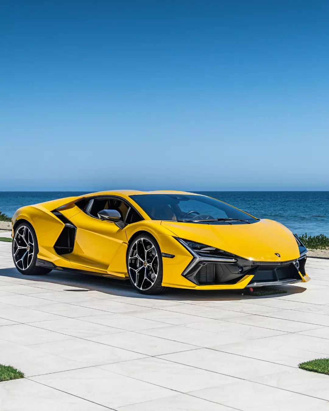 Lamborghini Revuelto, r