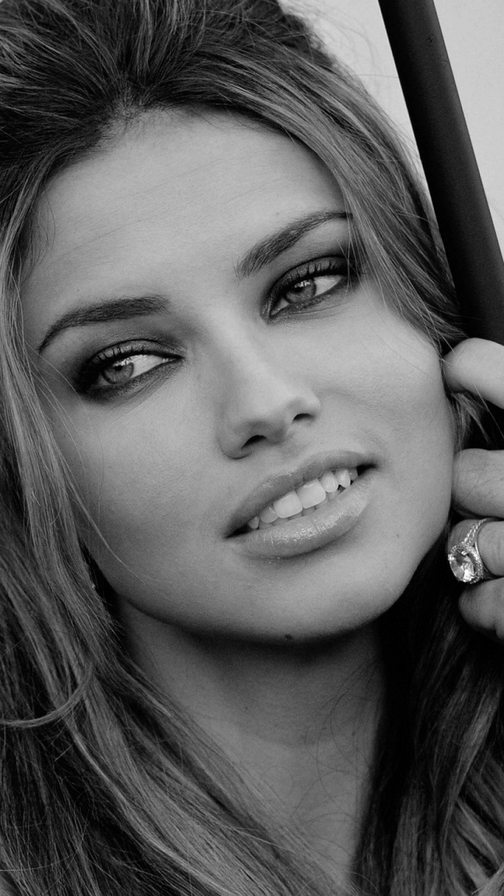 Celebrity Adriana Lima Phone Wallpaper