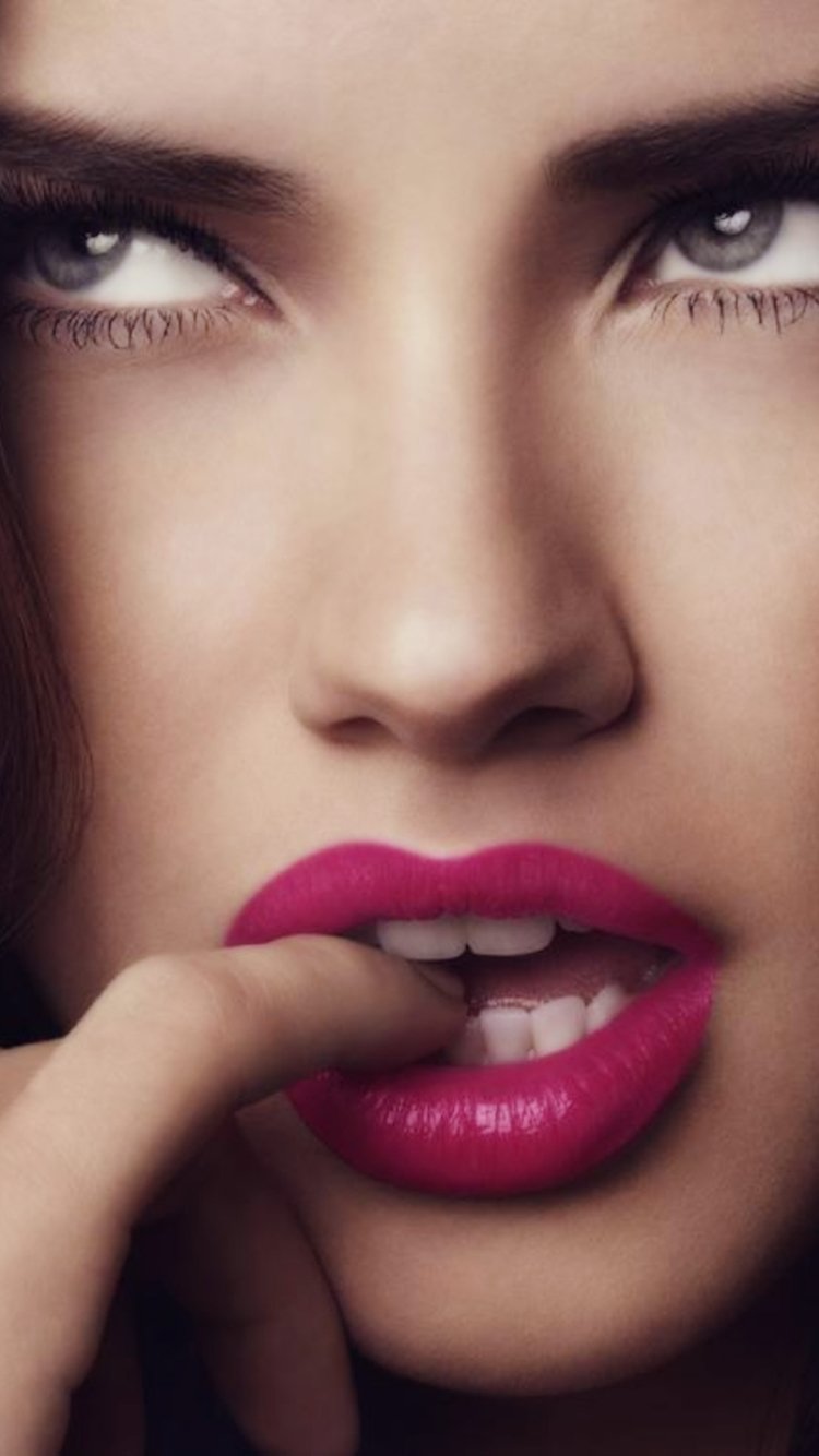 Celebrity Adriana Lima Phone Wallpaper